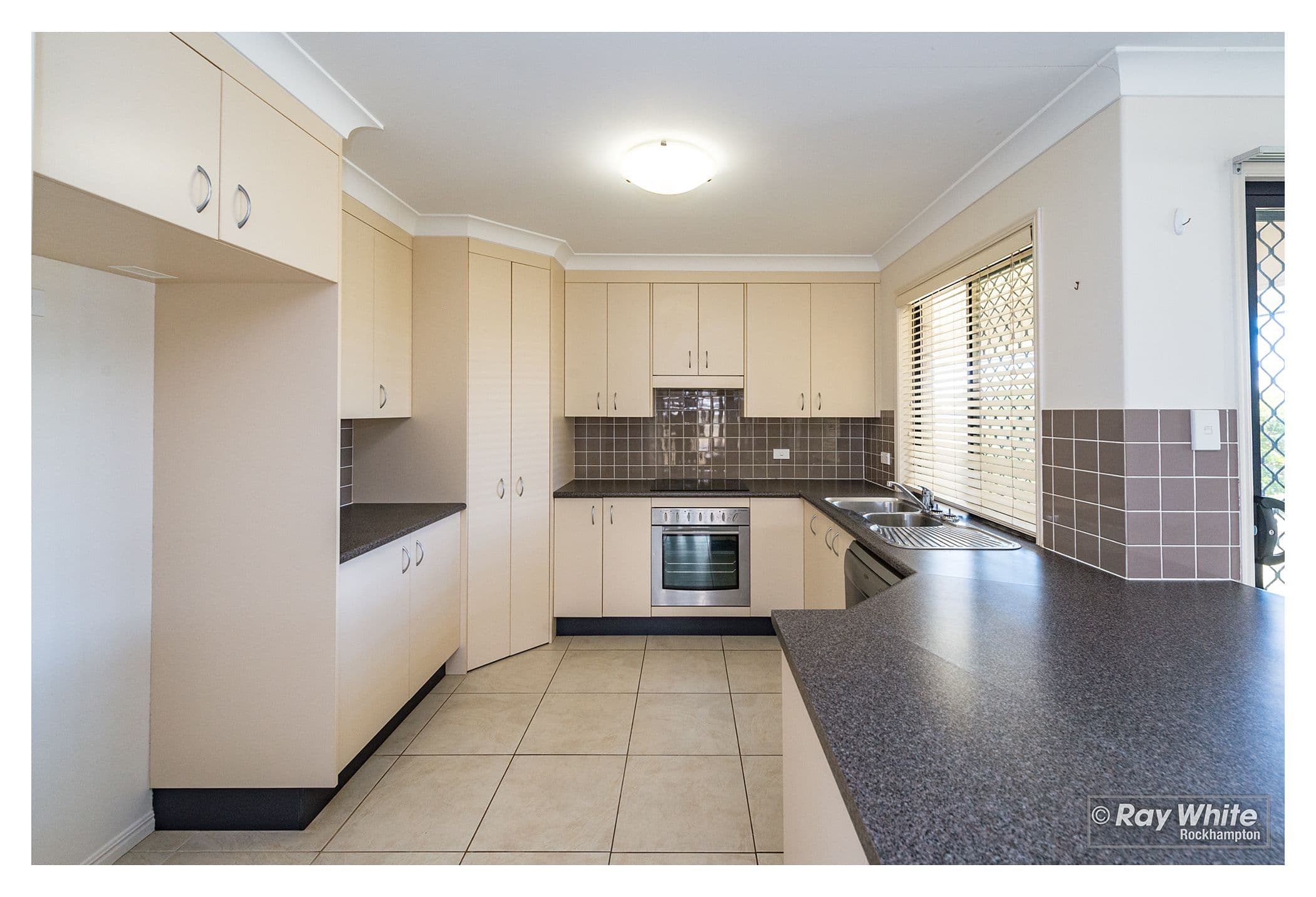 30 Lamb Avenue, Gracemere QLD 4702, Gracemere - Thumbnail 8