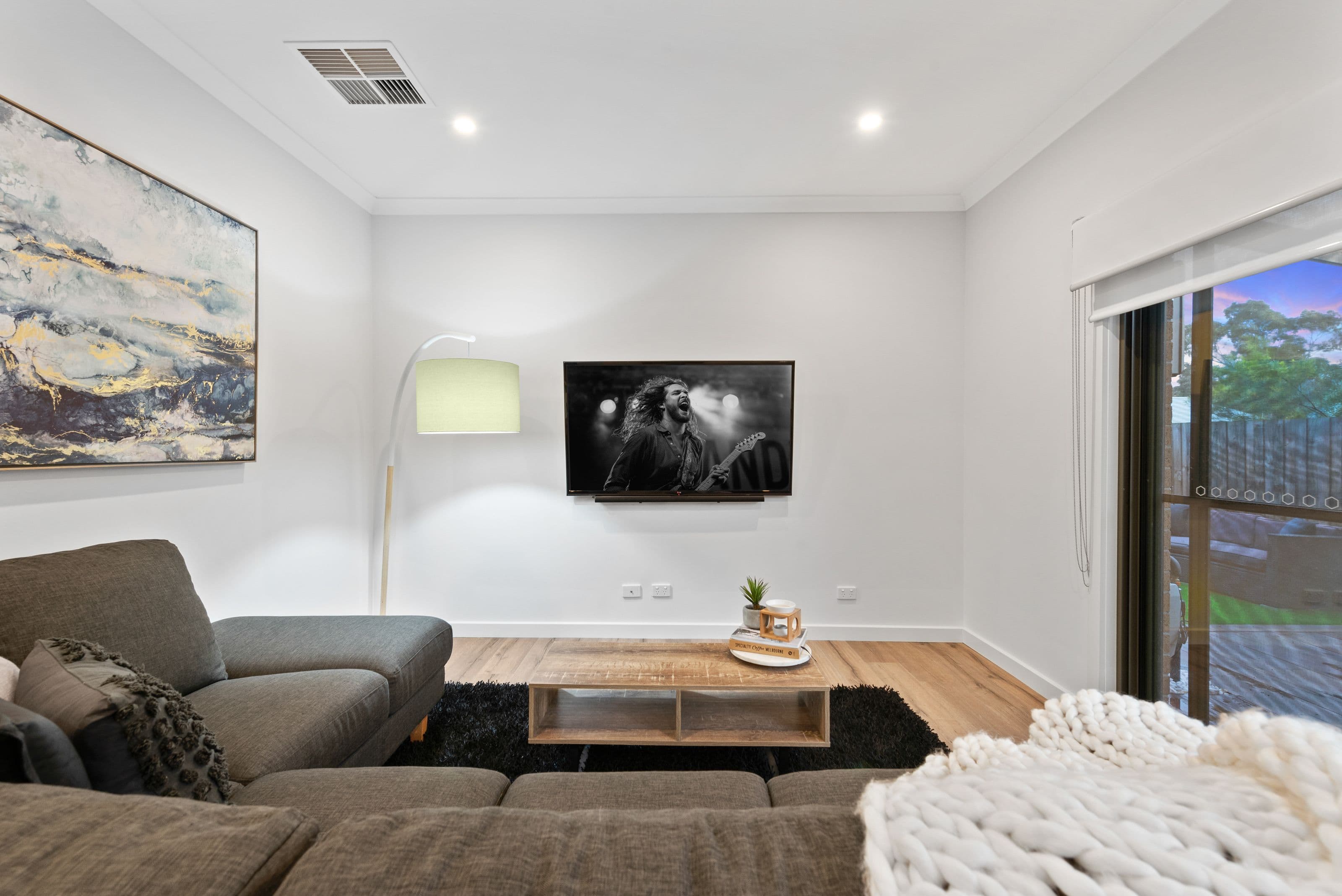 24 Mountain View Road, Kilsyth VIC 3137, Kilsyth - Thumbnail 2