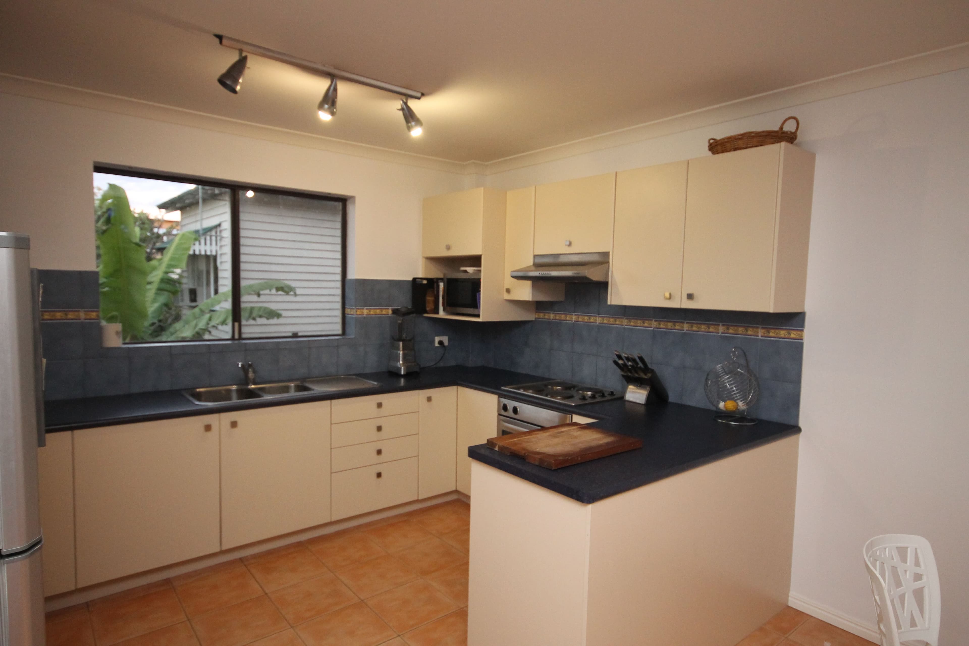37 Vine Street, Stones Corner QLD 4120, Stones Corner - Thumbnail 3