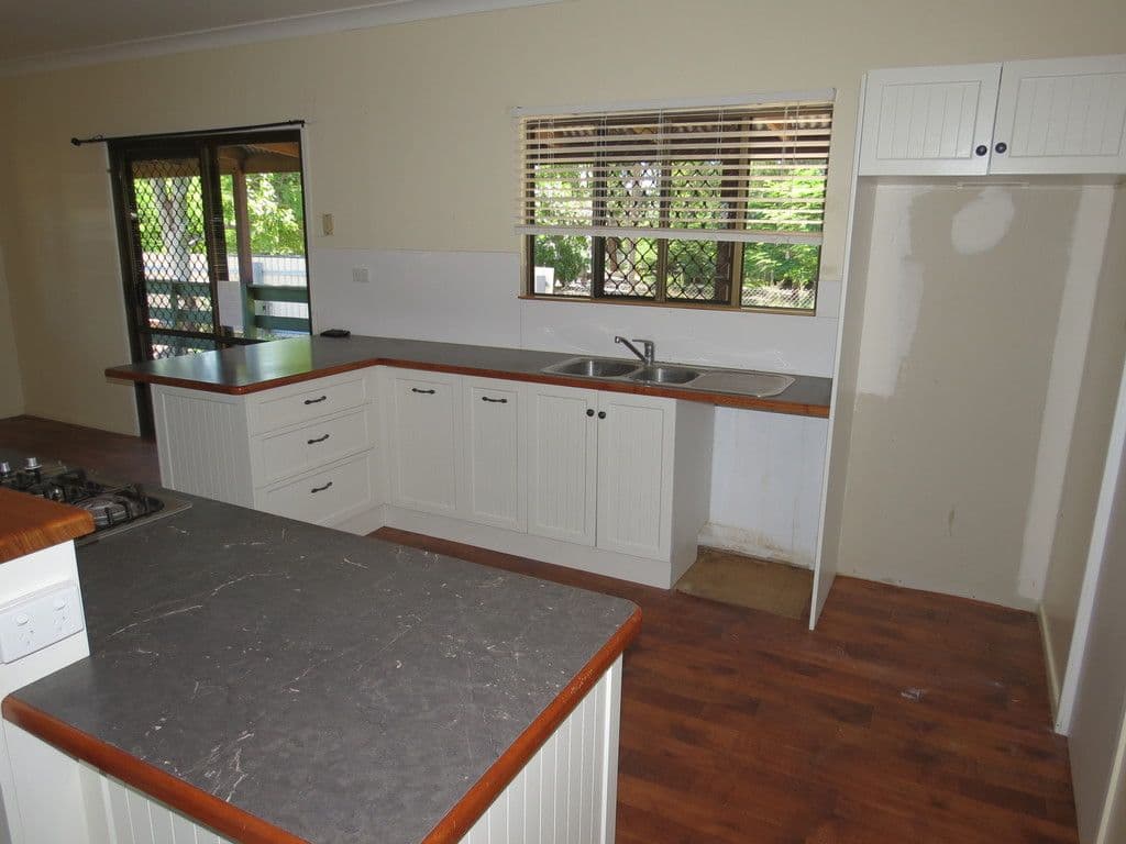18 Morse Street, Emerald QLD 4720, Emerald - Thumbnail 2