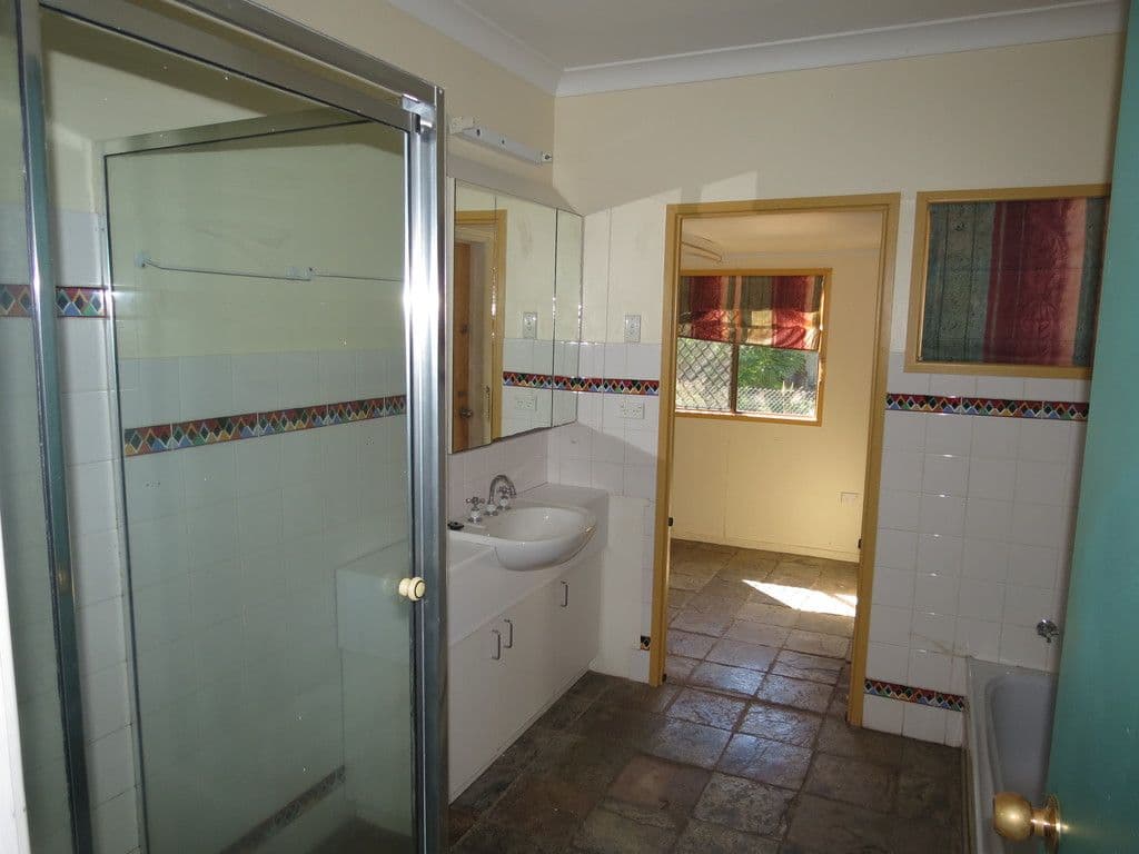 18 Morse Street, Emerald QLD 4720, Emerald - Thumbnail 4