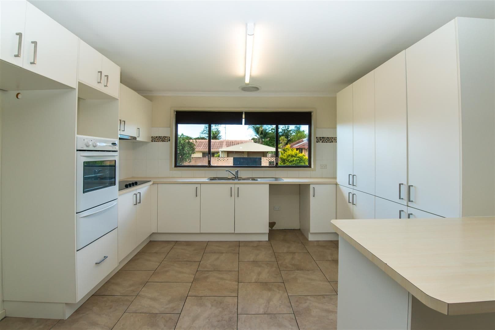 60 Surfers Avenue, MERMAID WATERS QLD 4218, Mermaid Waters - Thumbnail 2