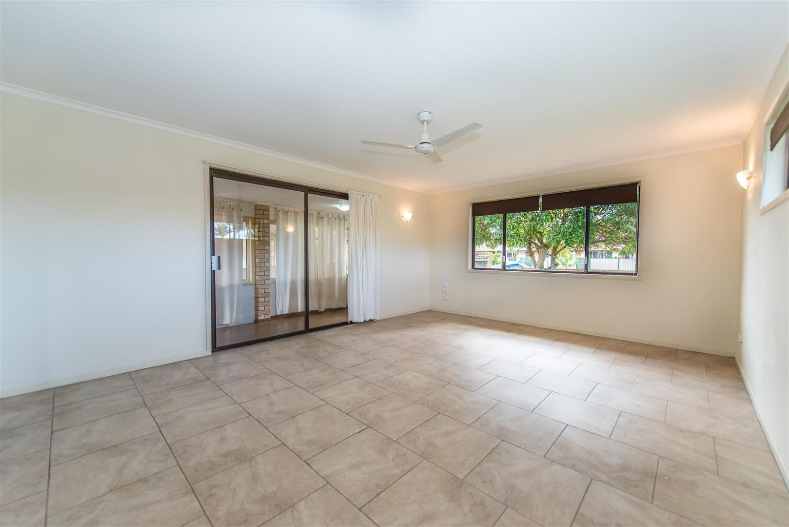 60 Surfers Avenue, MERMAID WATERS QLD 4218, Mermaid Waters - Thumbnail 3