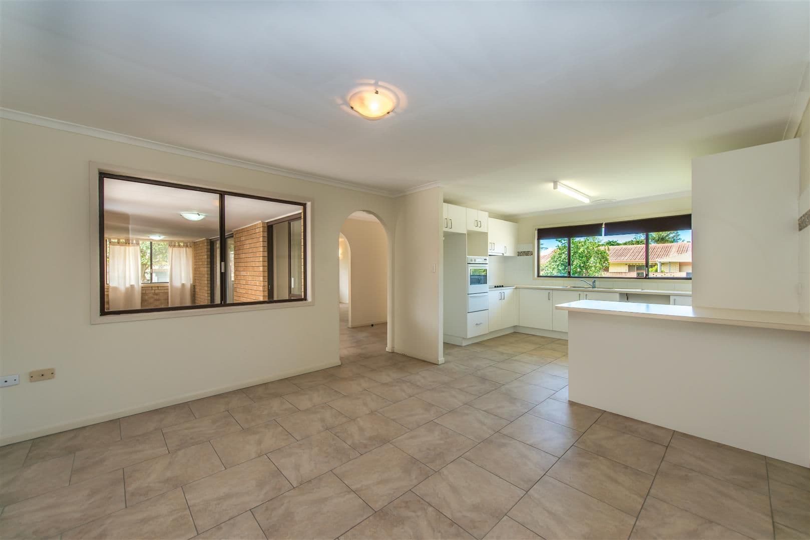 60 Surfers Avenue, MERMAID WATERS QLD 4218, Mermaid Waters - Thumbnail 5