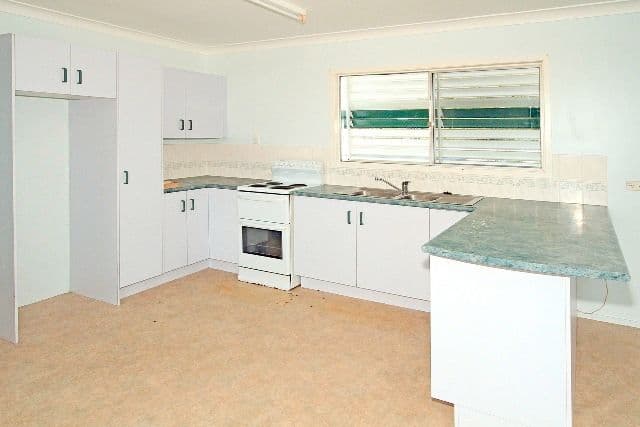 16 Christine Avenue, Lammermoor QLD 4703, Lammermoor - Thumbnail 3