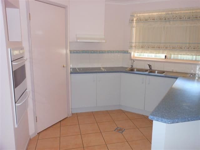 14 Lyness Court, WILSONTON HEIGHTS QLD 4350, Wilsonton Heights - Thumbnail 2