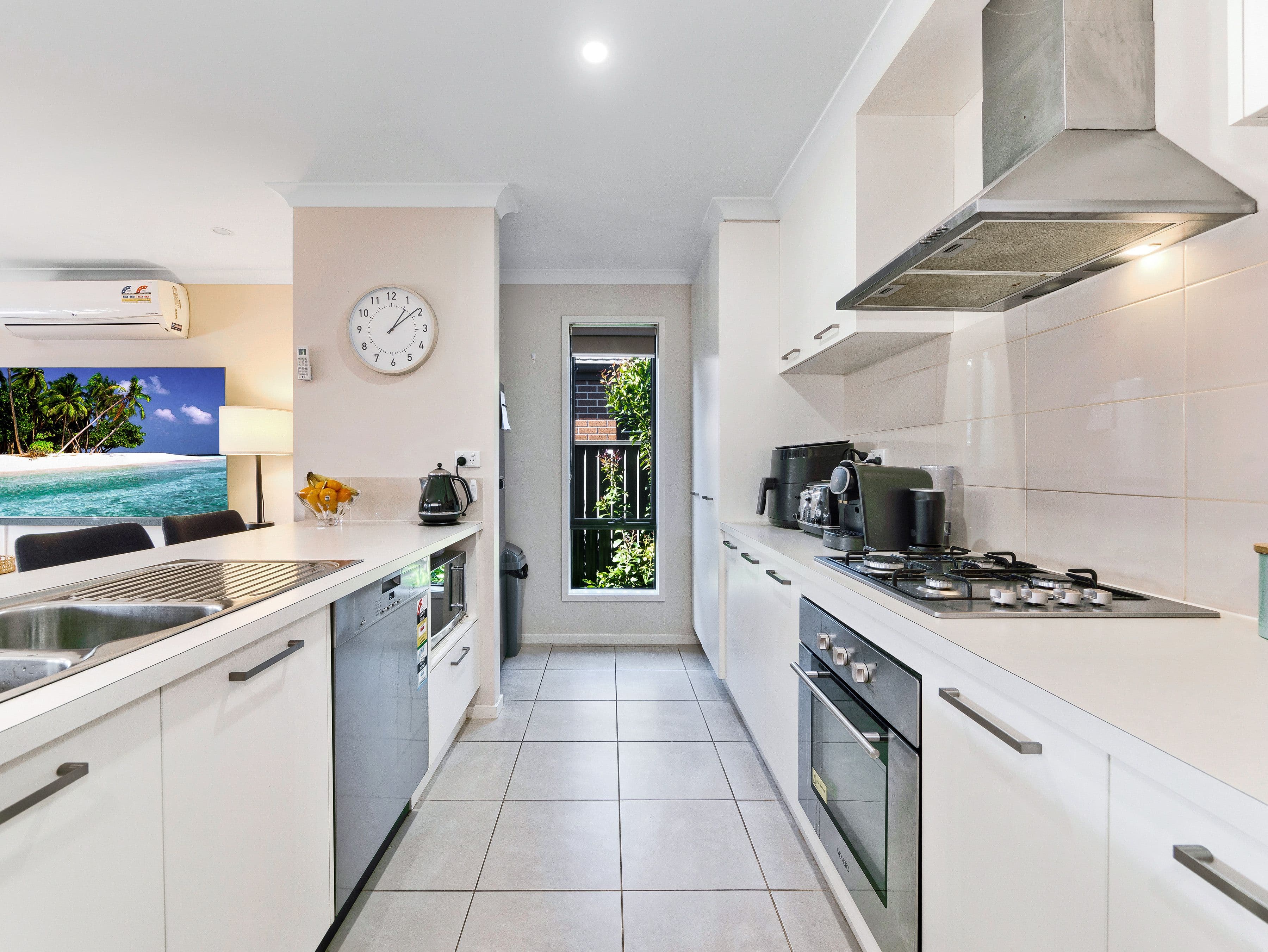 90 Elmslie Drive, Cranbourne East VIC 3977, Cranbourne East - Thumbnail 4