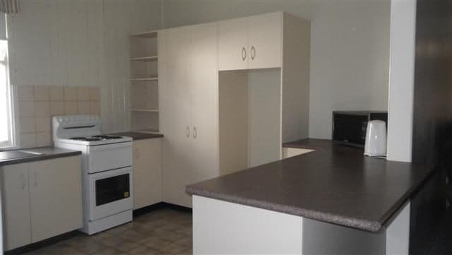 31 Hoffman Street, ROMA QLD 4455, Roma - Thumbnail 2