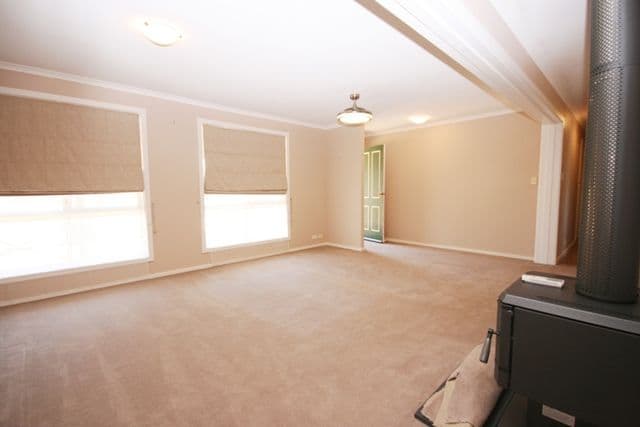 4 Kelly Street, CLARE SA 5453, Clare - Thumbnail 2