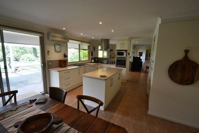 24 Watson Street, Avenel VIC 3664, Avenel - Thumbnail 3