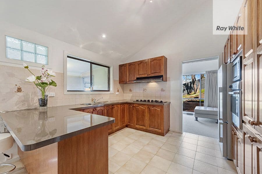 10 Stanton Place, Mill Park VIC 3082, Mill Park - Thumbnail 2