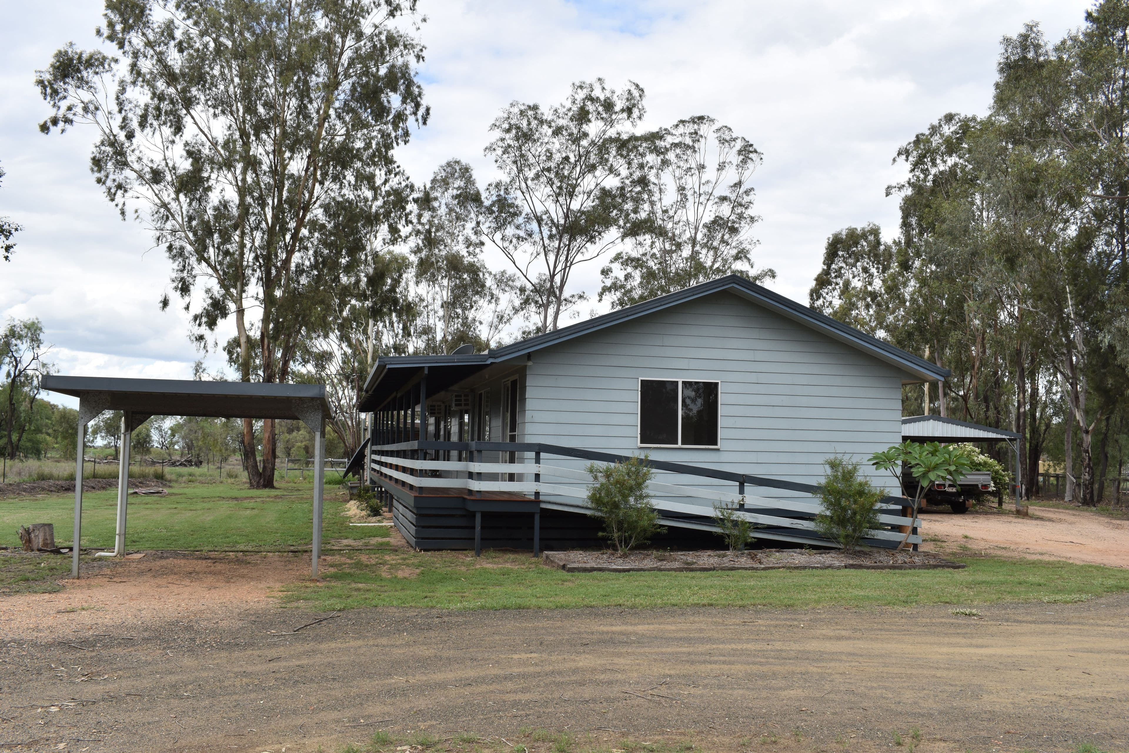 32 Silica Road, Emerald QLD 4720, Emerald - Thumbnail 2