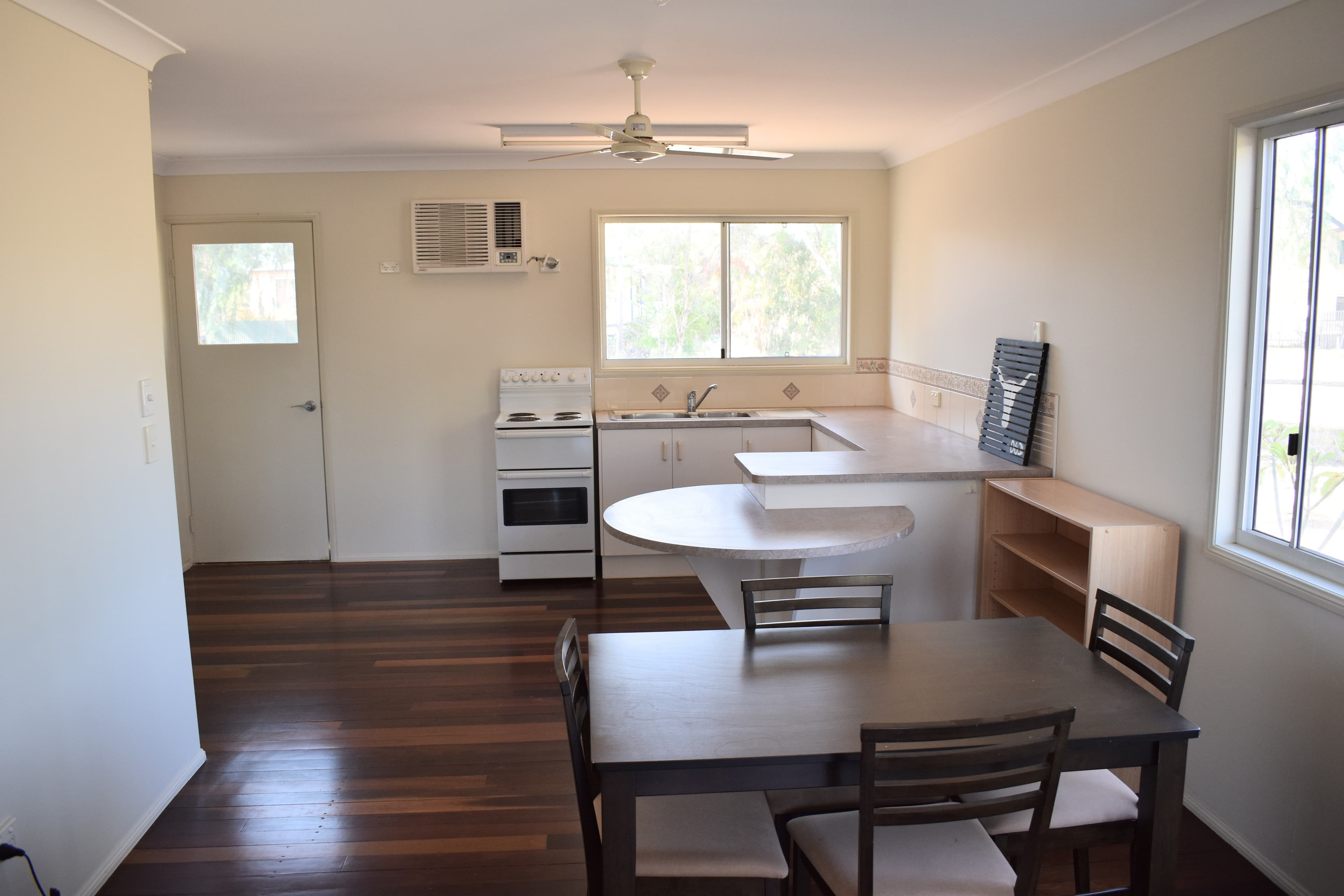 32 Silica Road, Emerald QLD 4720, Emerald - Thumbnail 3