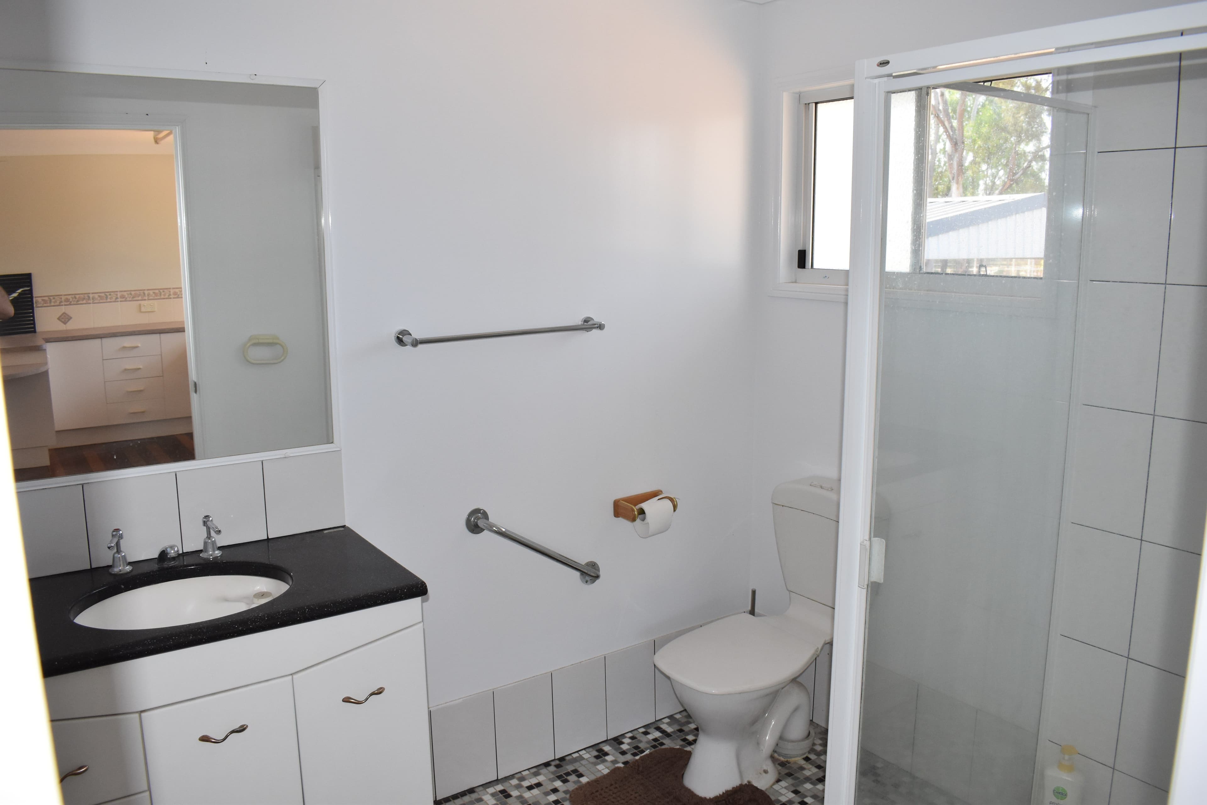 32 Silica Road, Emerald QLD 4720, Emerald - Thumbnail 5