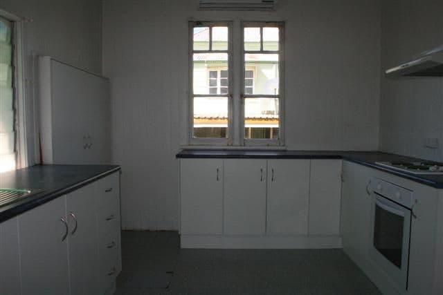 10 Lewis Street, ROMA QLD 4455, Roma - Thumbnail 2