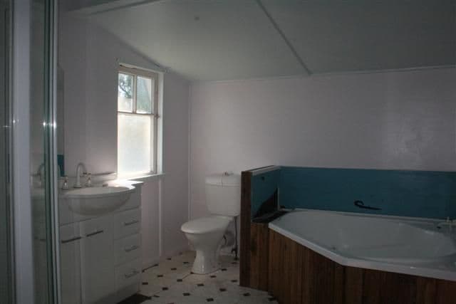 10 Lewis Street, ROMA QLD 4455, Roma - Thumbnail 4