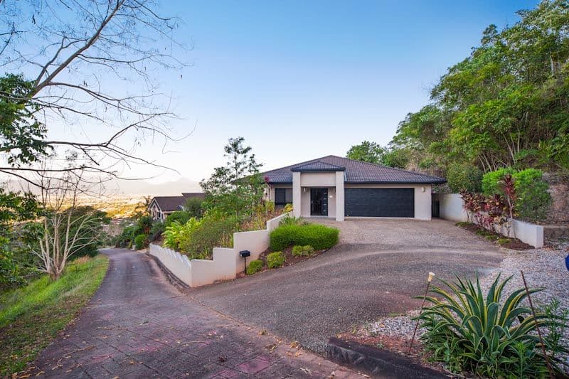 81 Summer Hill Drive, MOOROOBOOL QLD 4870, Mooroobool - Thumbnail 7