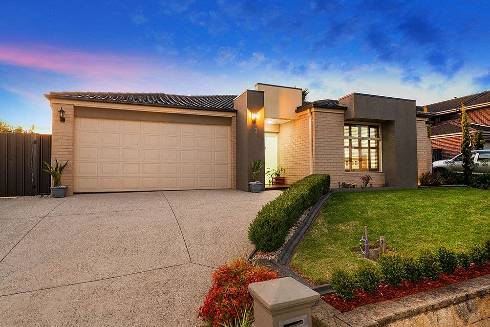 7 Merrowland Avenue, Cranbourne North VIC 3977, Cranbourne North - Image 1