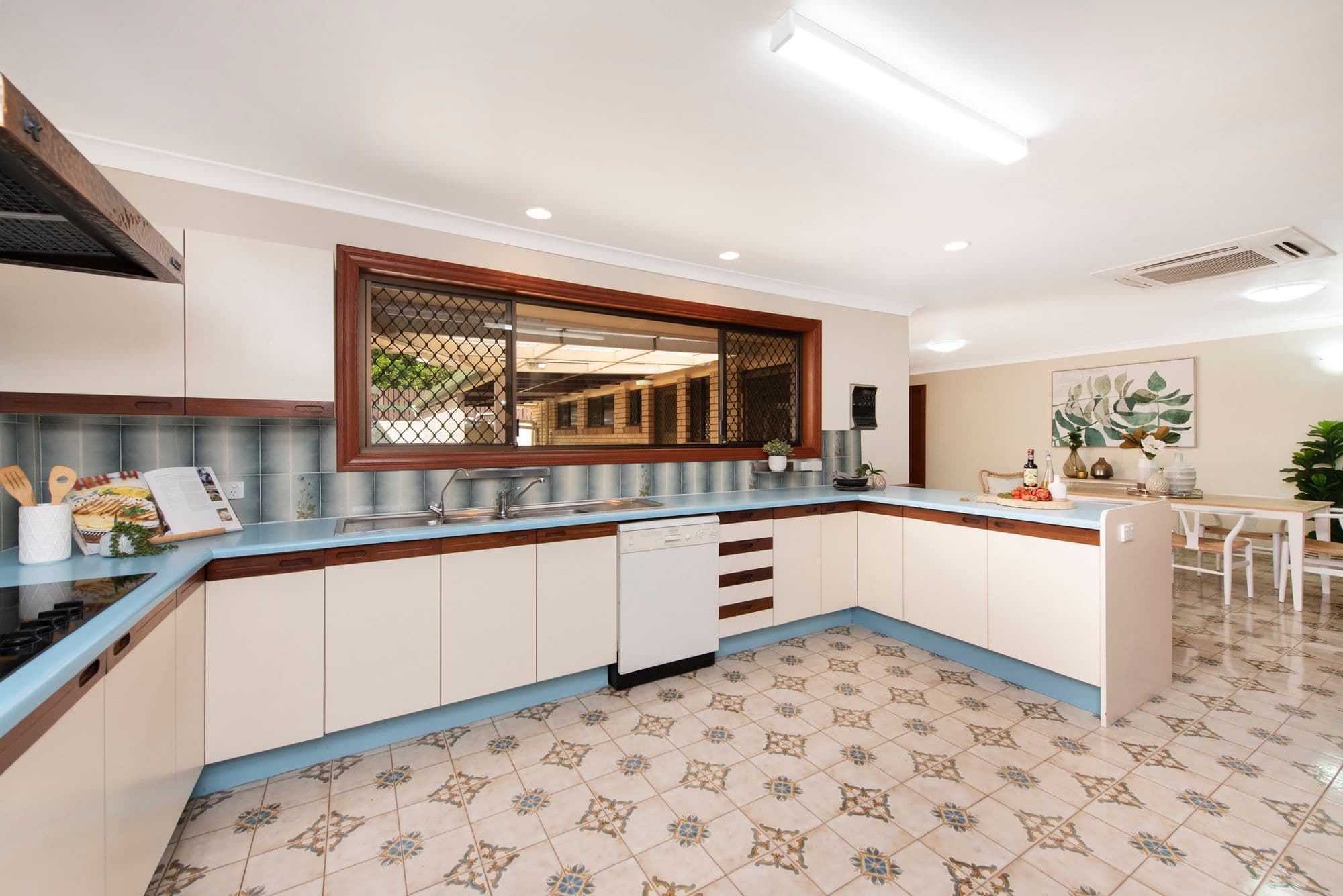 14 Urquhart Street, Carindale QLD 4152, Carindale - Thumbnail 5