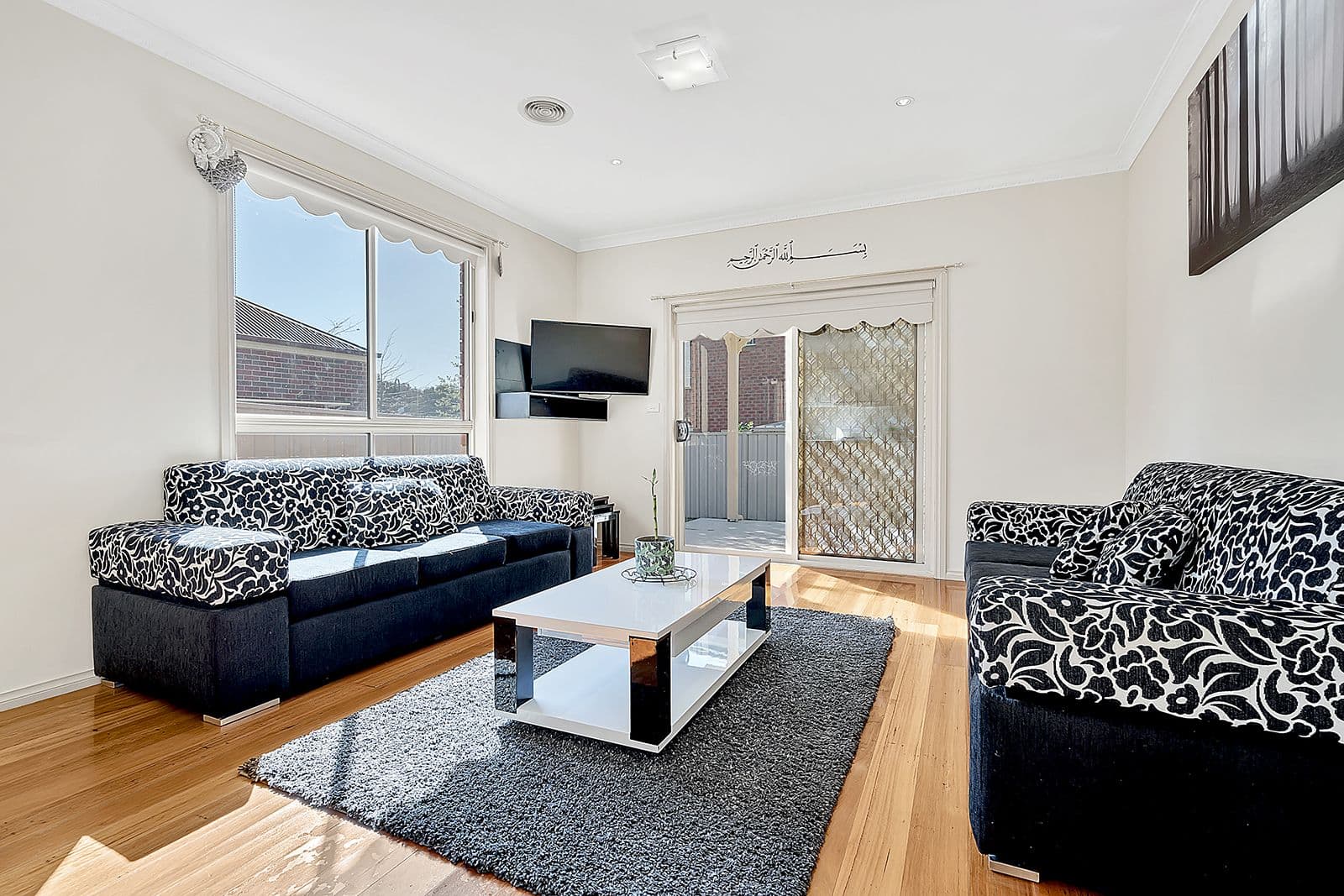 1 Woodlea Crescent, Craigieburn VIC 3064, Craigieburn - Thumbnail 3