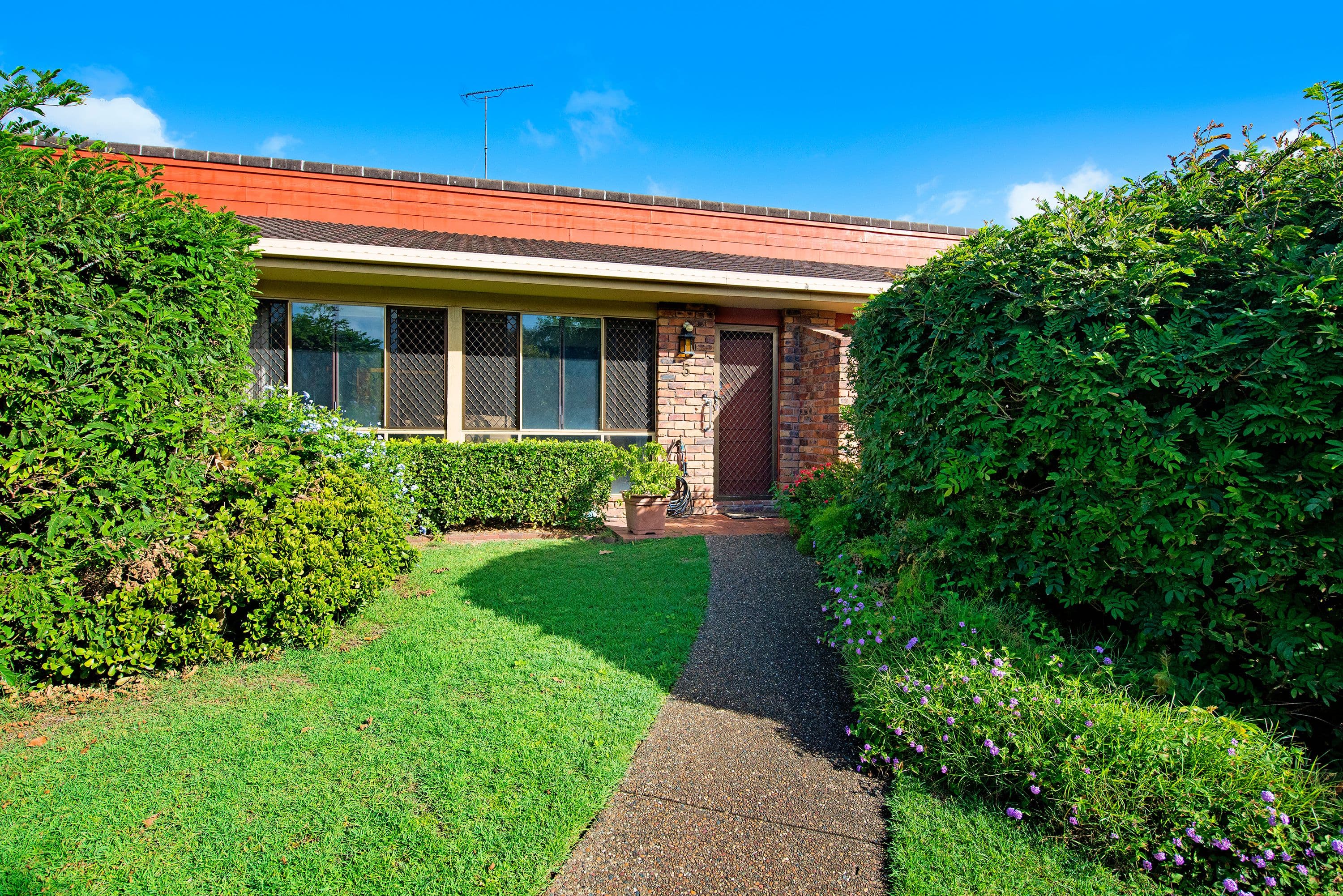48 Bordeaux Parade, Mermaid Waters QLD 4218, Mermaid Waters - Thumbnail 2