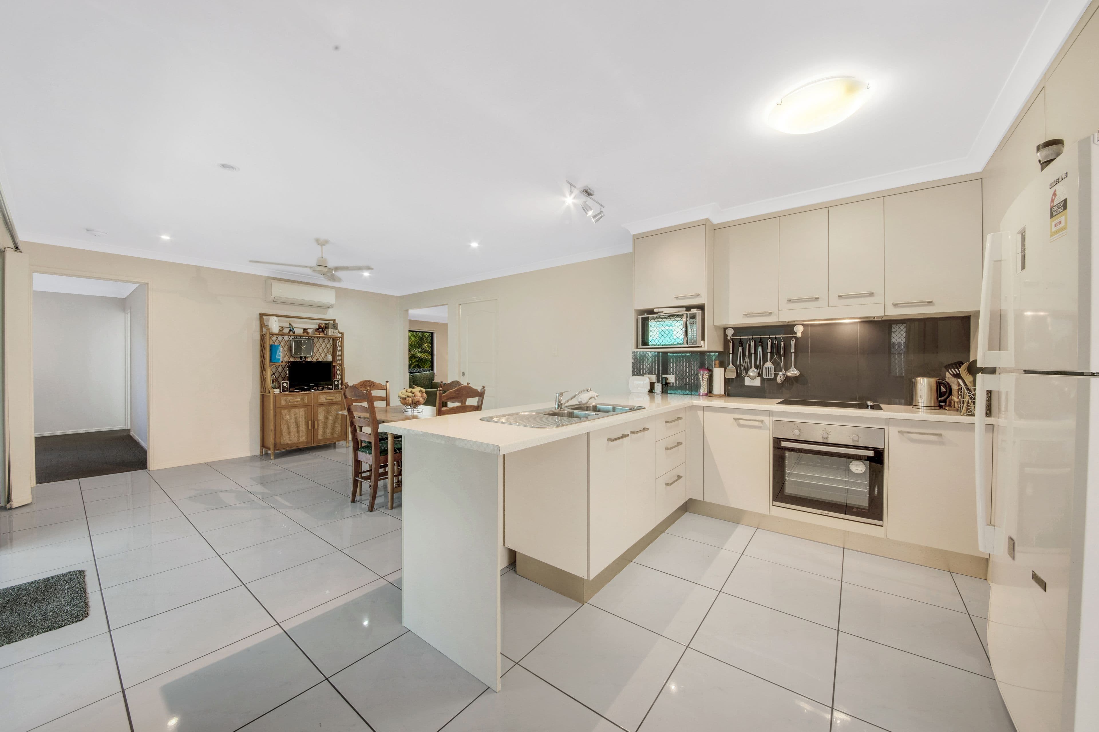 6 Gumnut Place, Kirkwood QLD 4680, Kirkwood - Thumbnail 2
