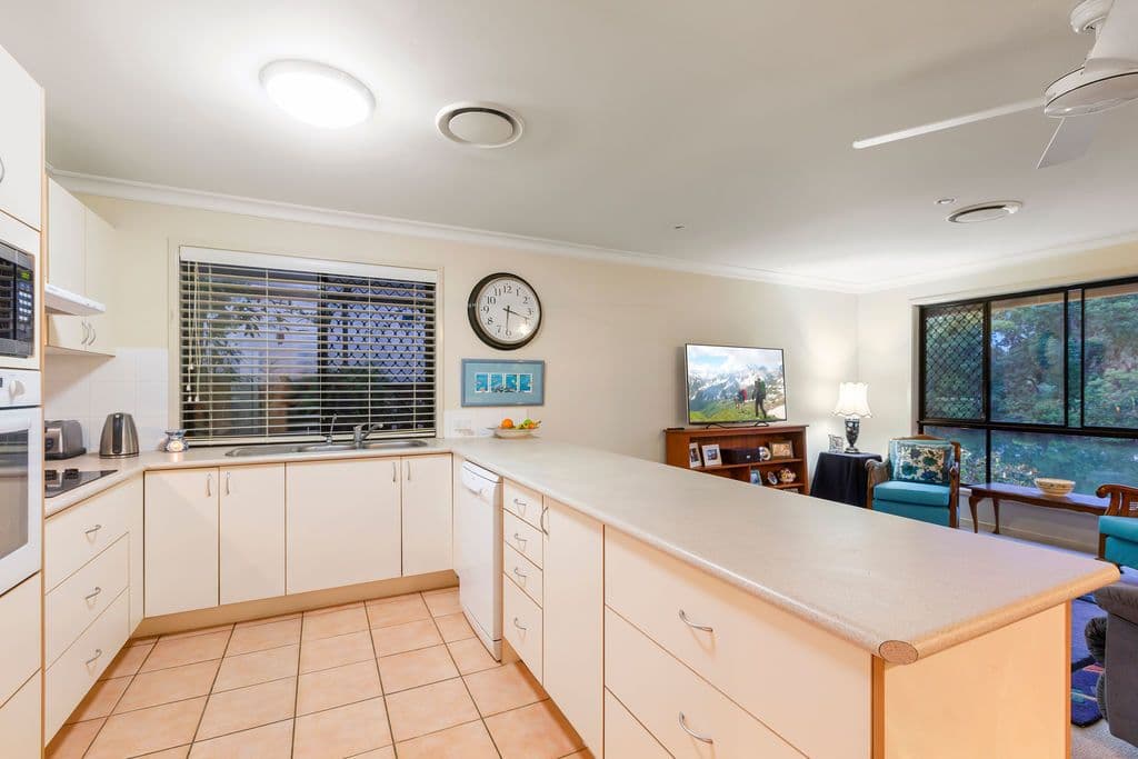 11 Cosmos Court, Elanora QLD 4221, Elanora - Thumbnail 4