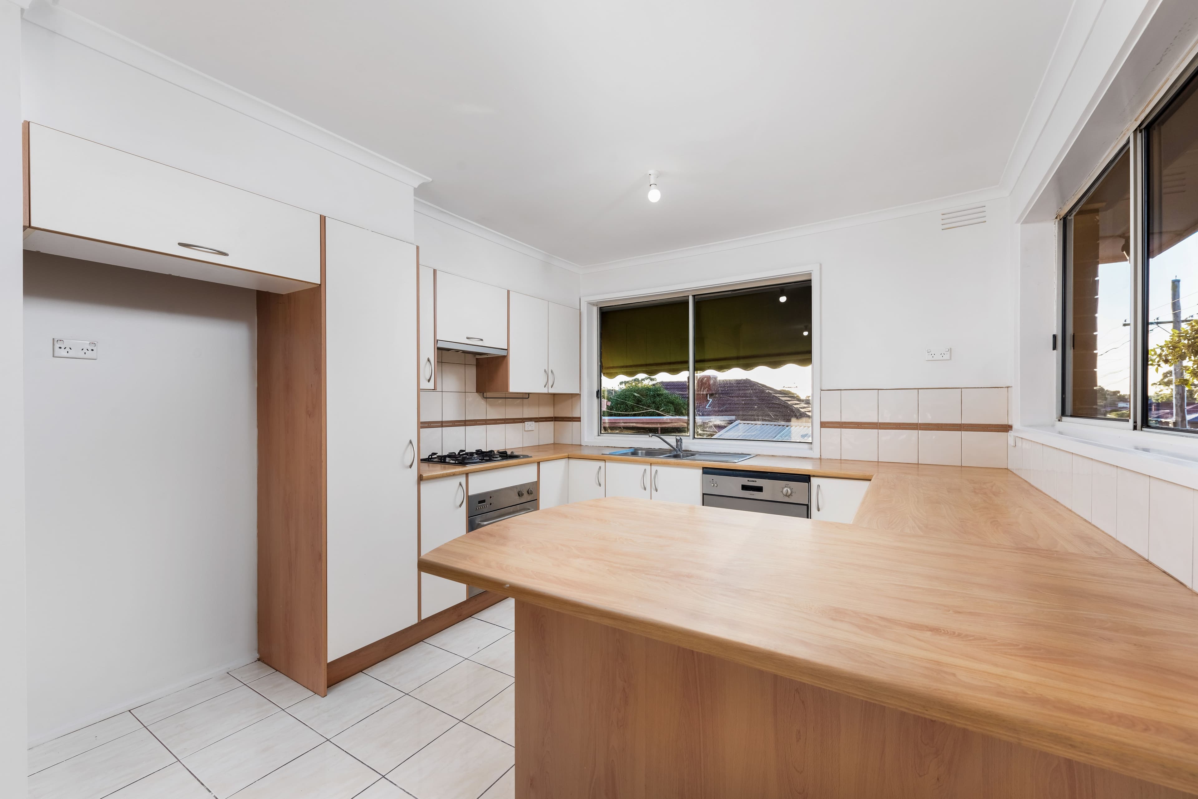 11 Luton Way, Bundoora VIC 3083, Bundoora - Thumbnail 4