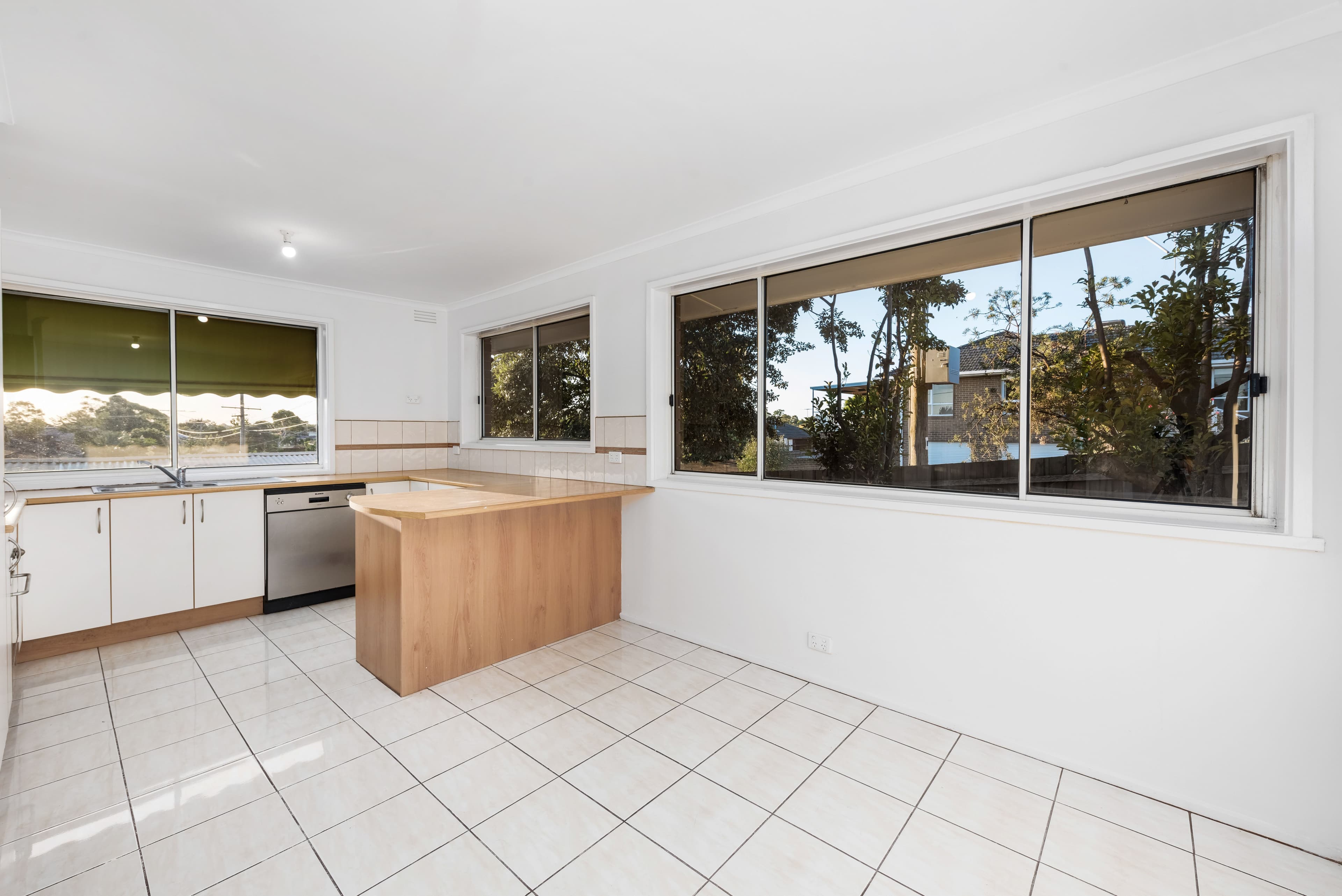 11 Luton Way, Bundoora VIC 3083, Bundoora - Thumbnail 5
