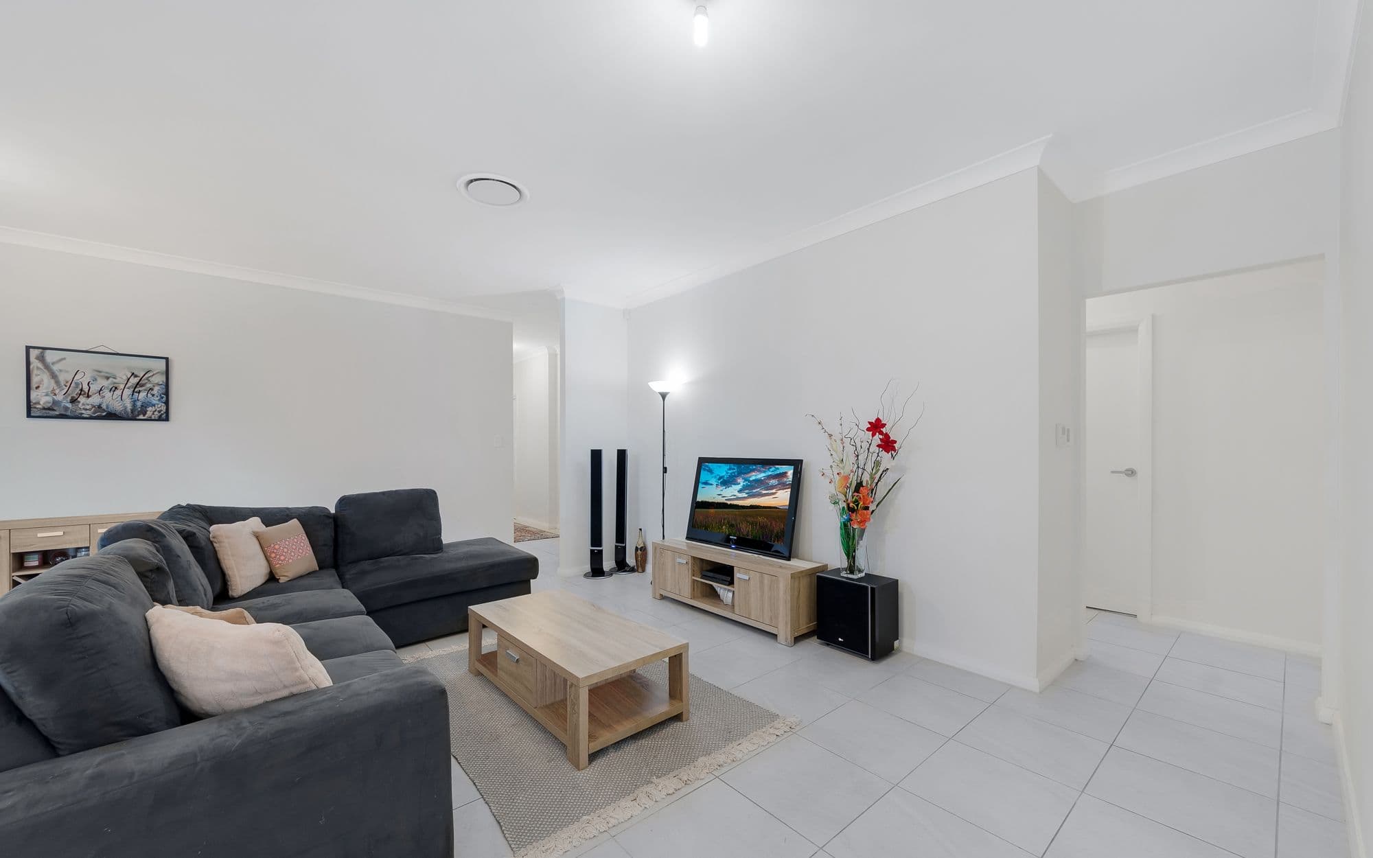 5 Mccabe Place, Rosemeadow NSW 2560, Rosemeadow - Thumbnail 2