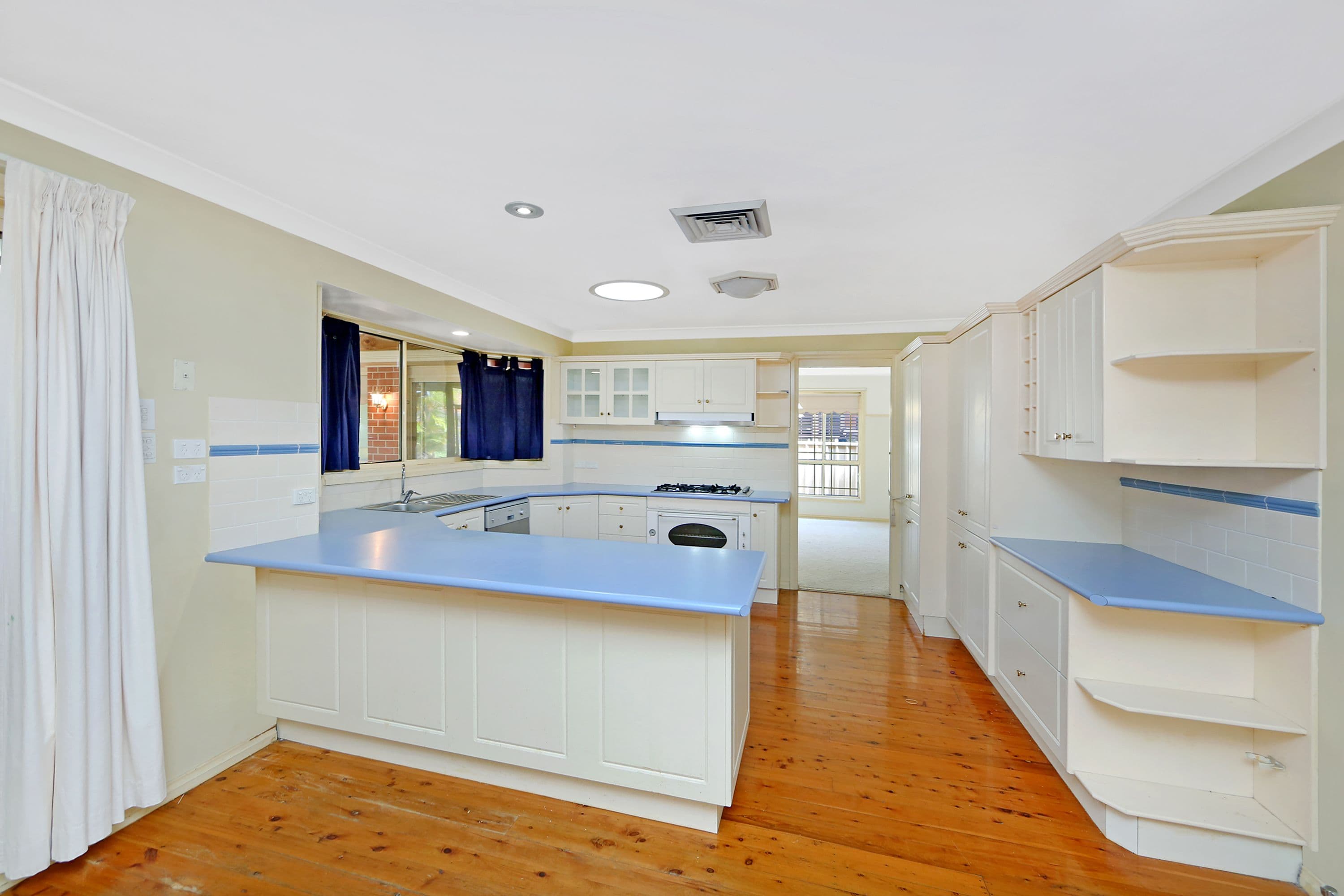 2 Mills Place, Buff Point - Thumbnail 2