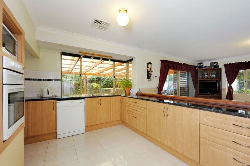 18 Kentia Close, WARNBRO WA 6169, Warnbro - Image 1