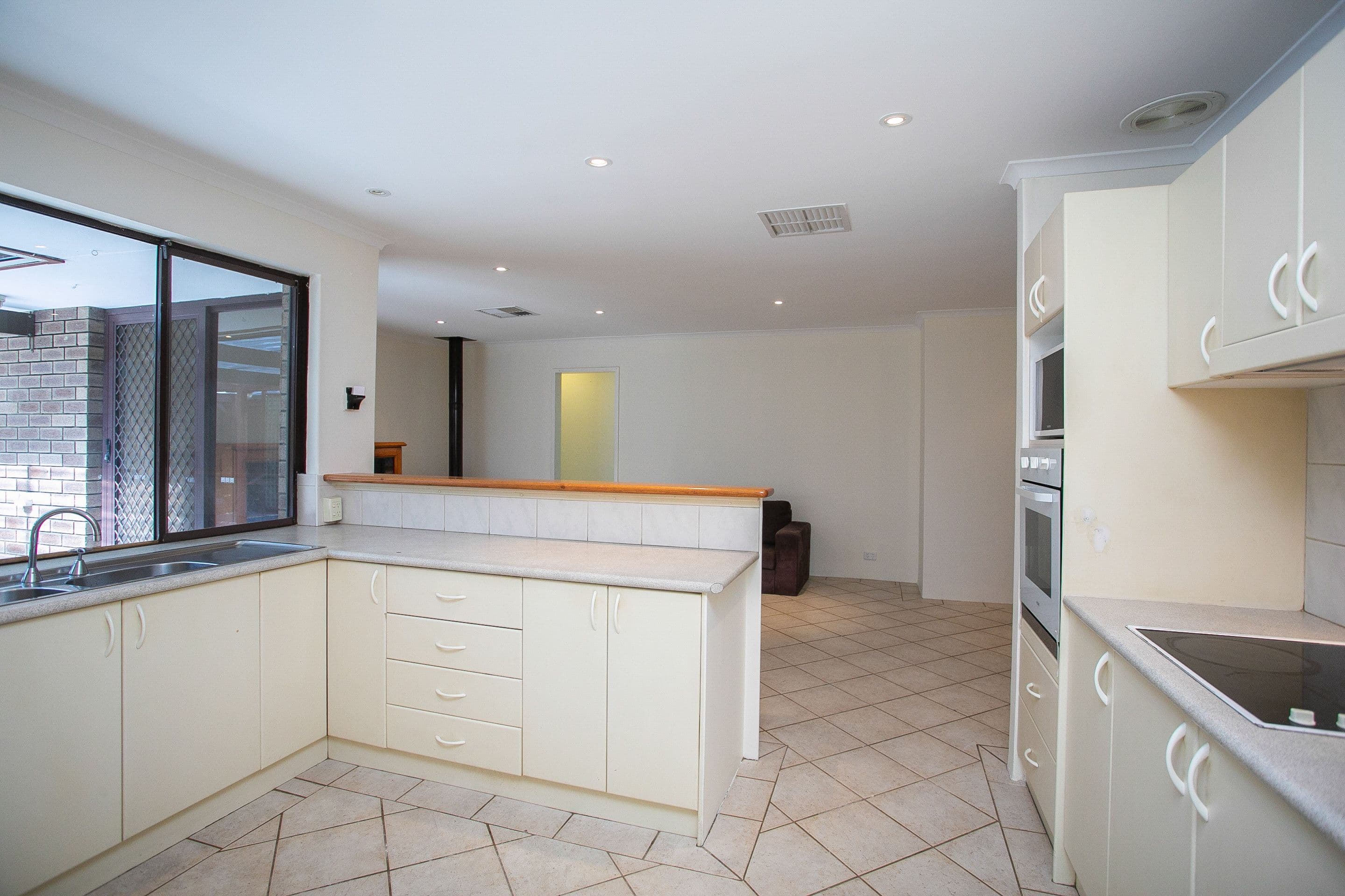 9 Broula Road, Kalamunda WA 6076, Kalamunda - Thumbnail 7