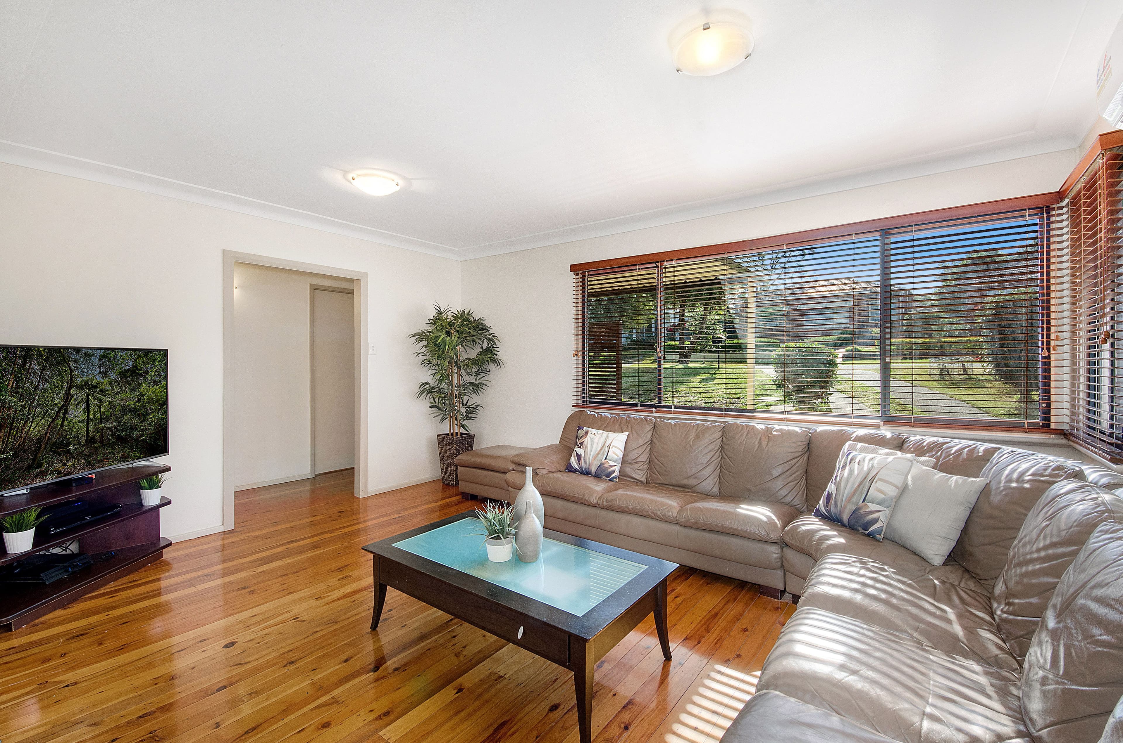 17 Lofts Avenue, Roselands - Thumbnail 3