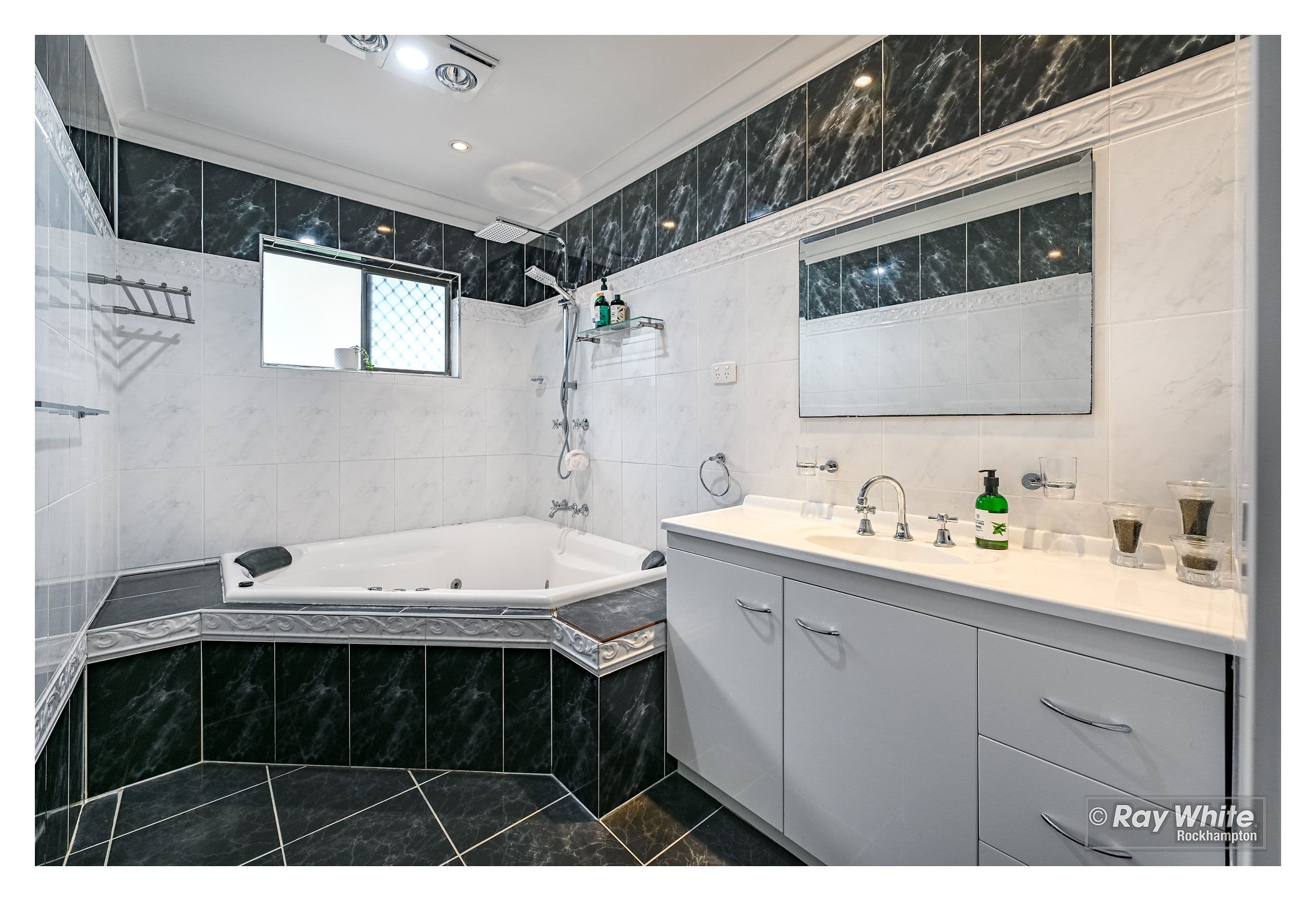 318 Shields Avenue, Frenchville QLD 4701, Frenchville - Thumbnail 4