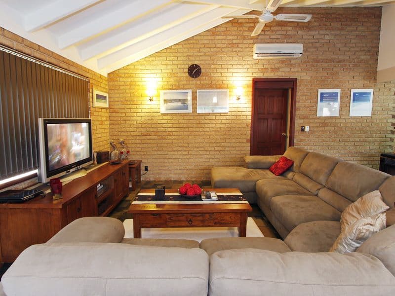 2 Benlow Road, Waikerie, SA, 5330, Waikerie - Thumbnail 4
