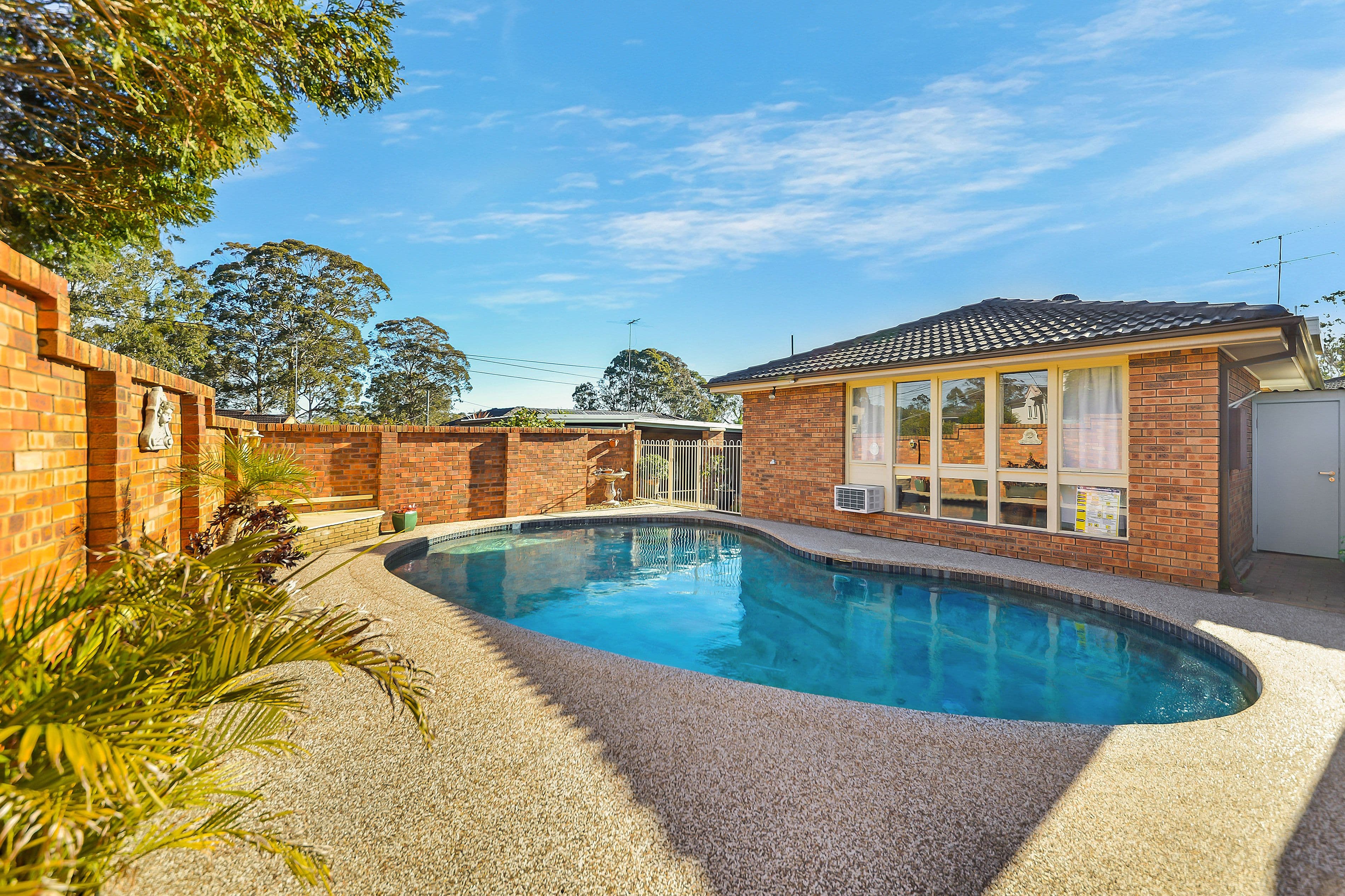 7 Harden Crescent, Georges Hall - Image 1