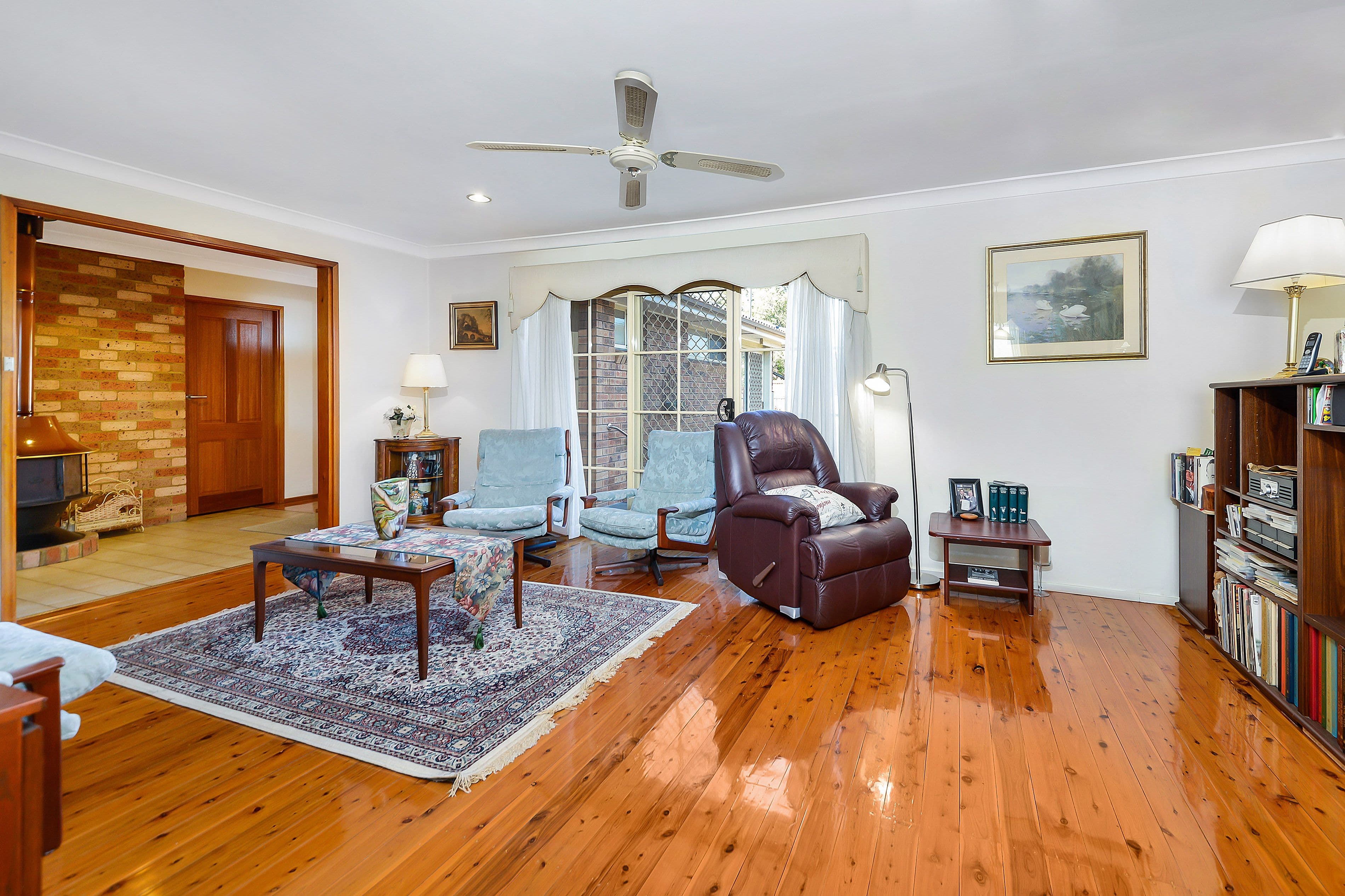 7 Harden Crescent, Georges Hall - Thumbnail 2
