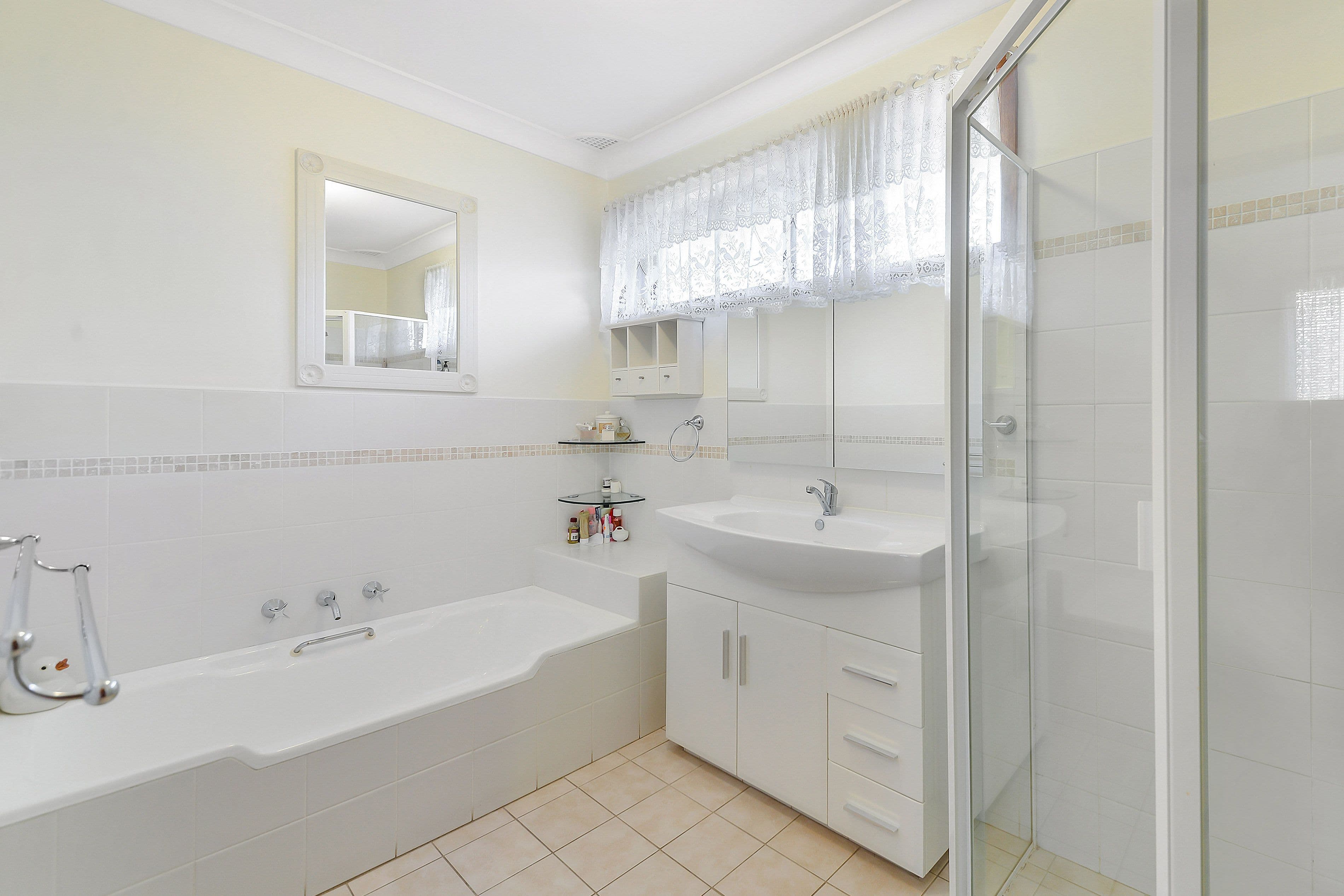 7 Harden Crescent, Georges Hall - Thumbnail 6