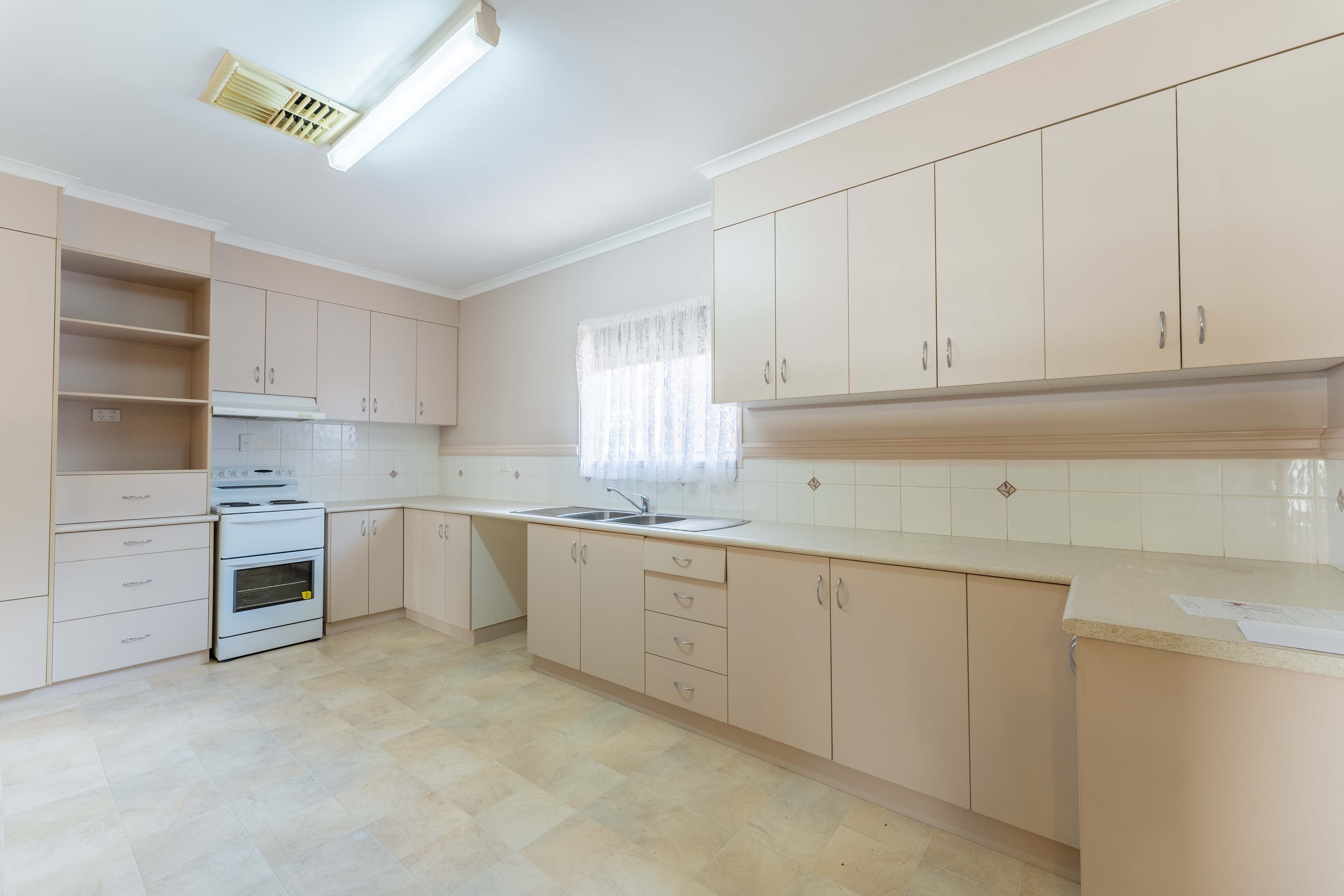 68 Staal Crescent, Emerald QLD 4720, Emerald - Thumbnail 3