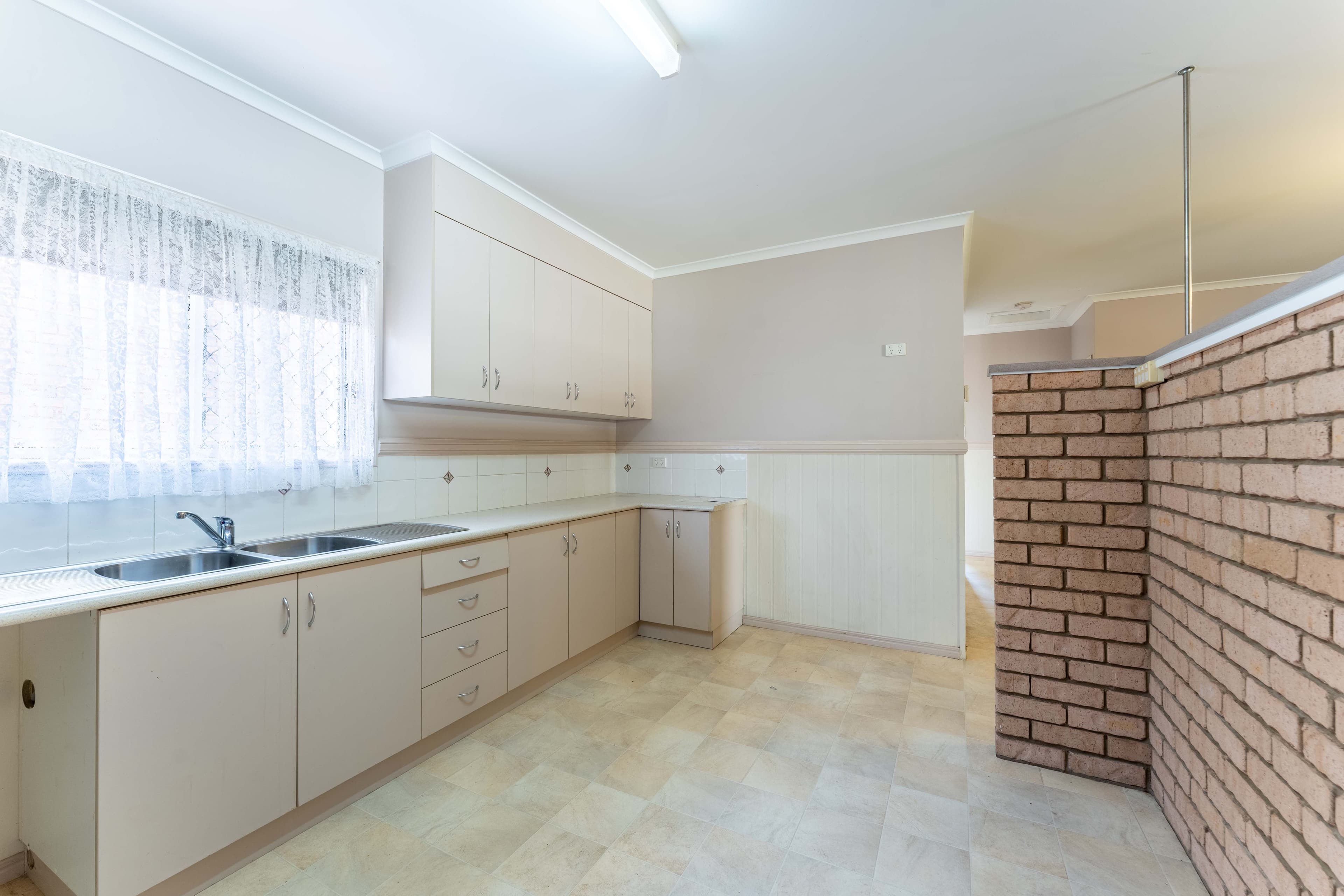 68 Staal Crescent, Emerald QLD 4720, Emerald - Thumbnail 4