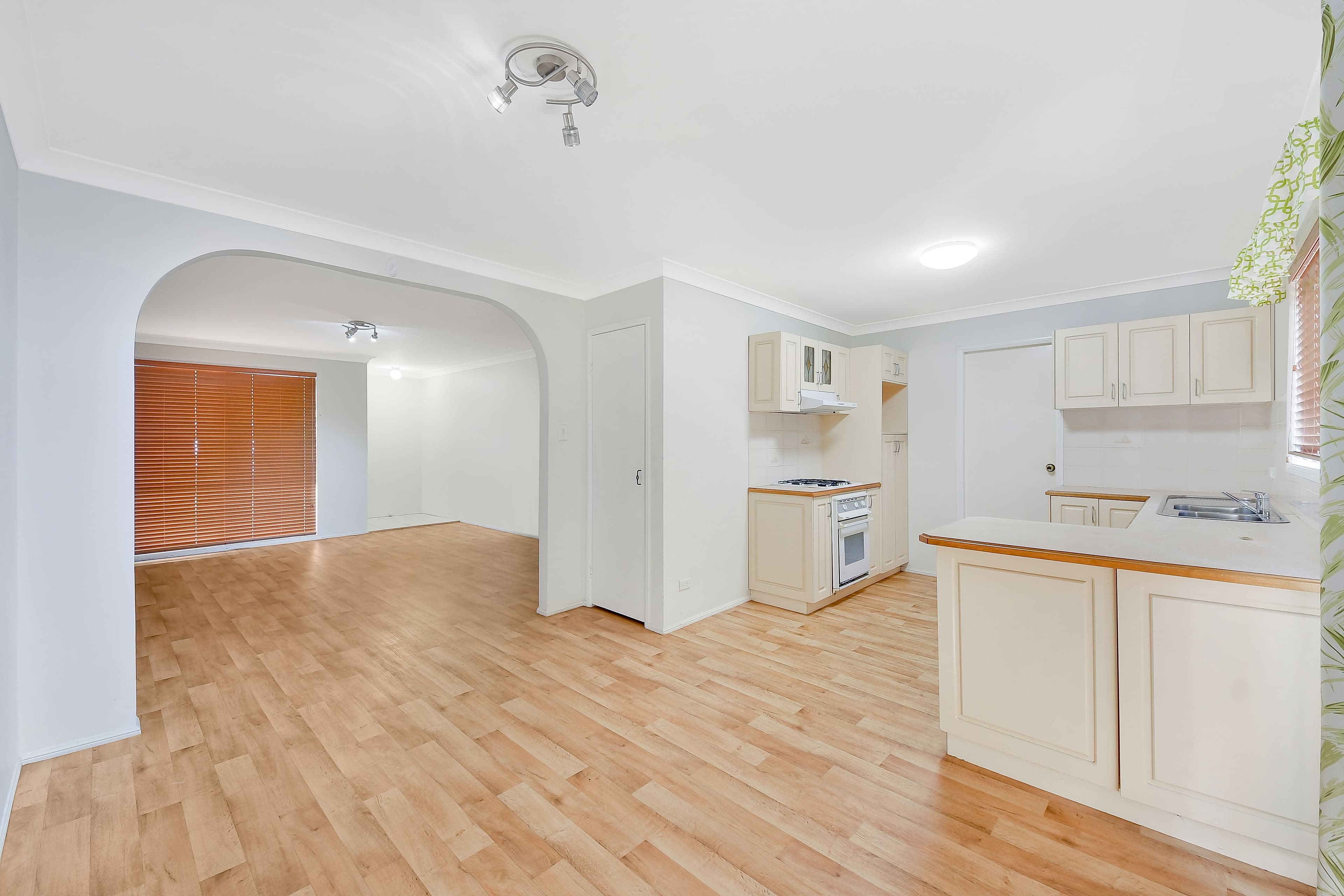 4 Westmoreland Road, Minto - Thumbnail 2
