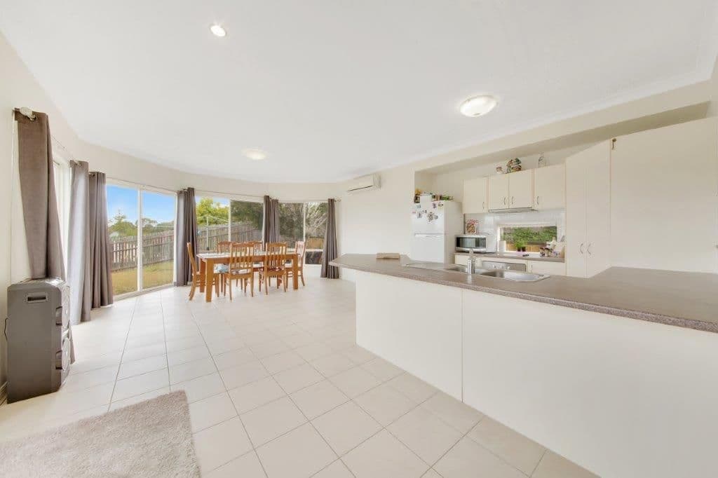 16 Viewpoint Way, New Auckland QLD 4680, New Auckland - Thumbnail 5