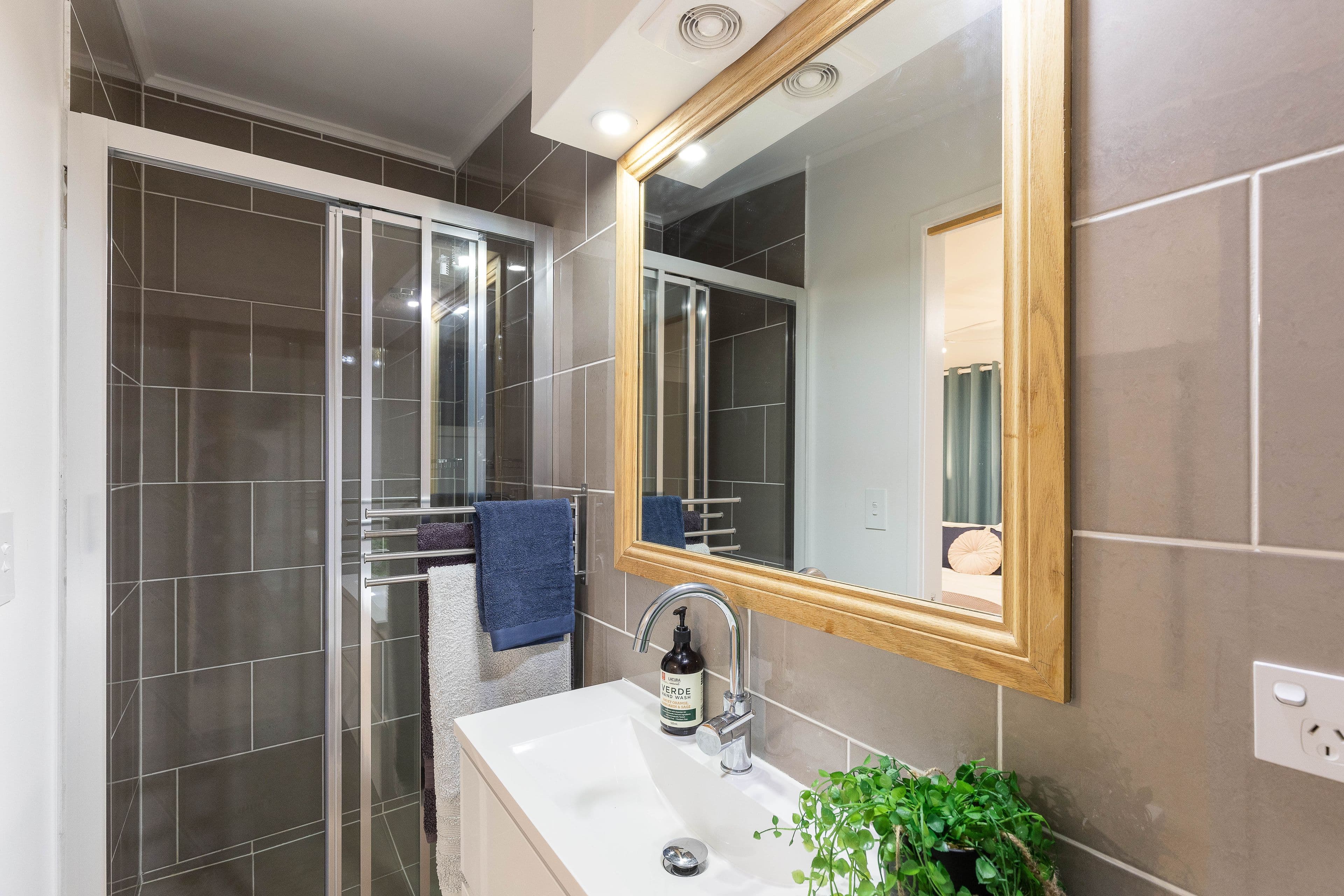 42 Pansy Street, Wynnum QLD 4178, Wynnum - Thumbnail 8