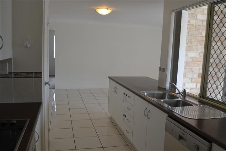 1 Lauren Court, South Gladstone QLD 4680, South Gladstone - Thumbnail 2
