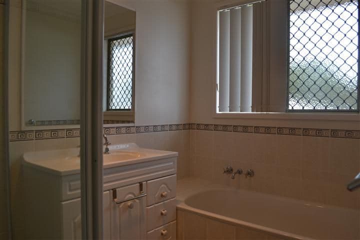 1 Lauren Court, South Gladstone QLD 4680, South Gladstone - Thumbnail 8