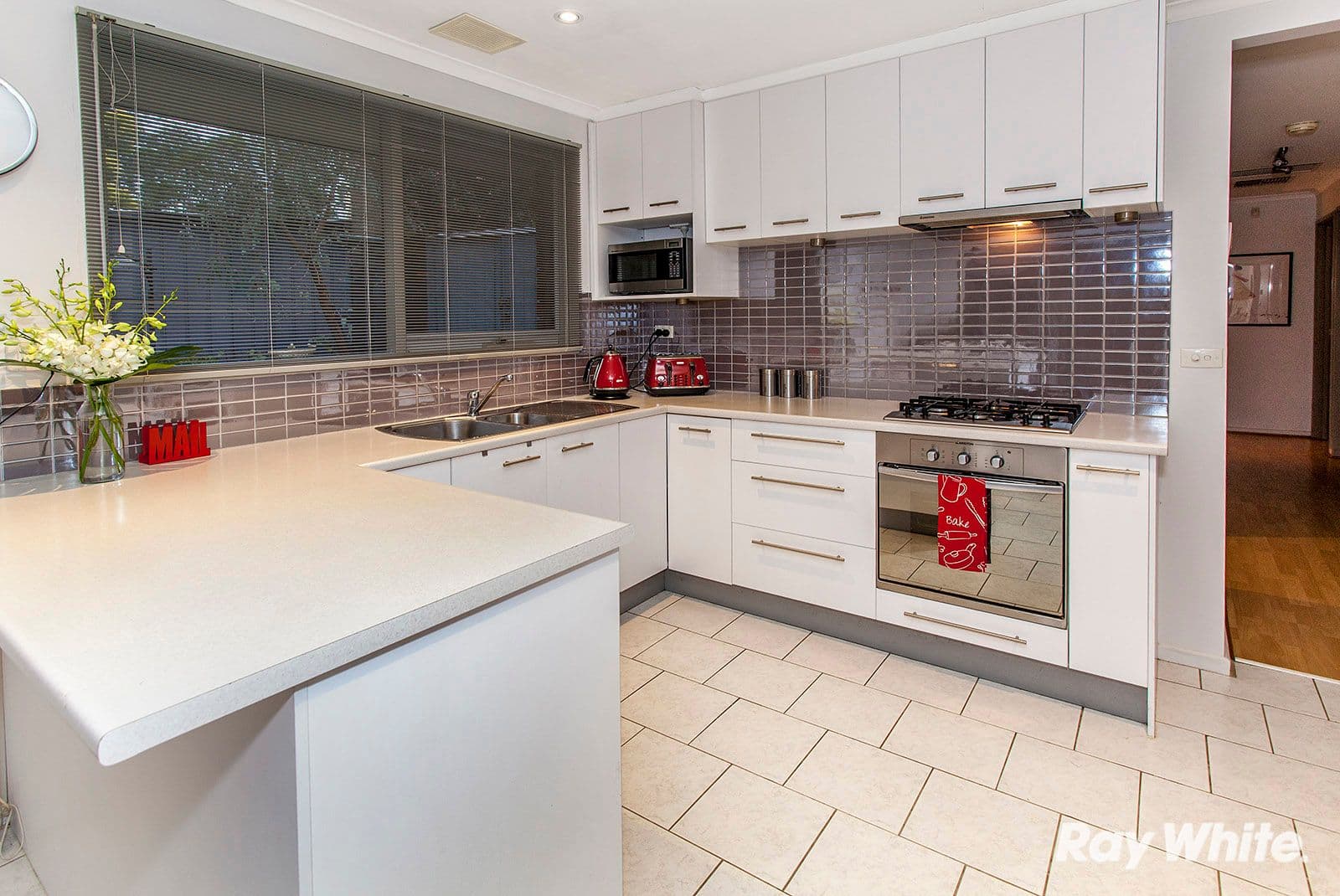 4 Hollyview Court, Rowville VIC 3178, Rowville - Thumbnail 2