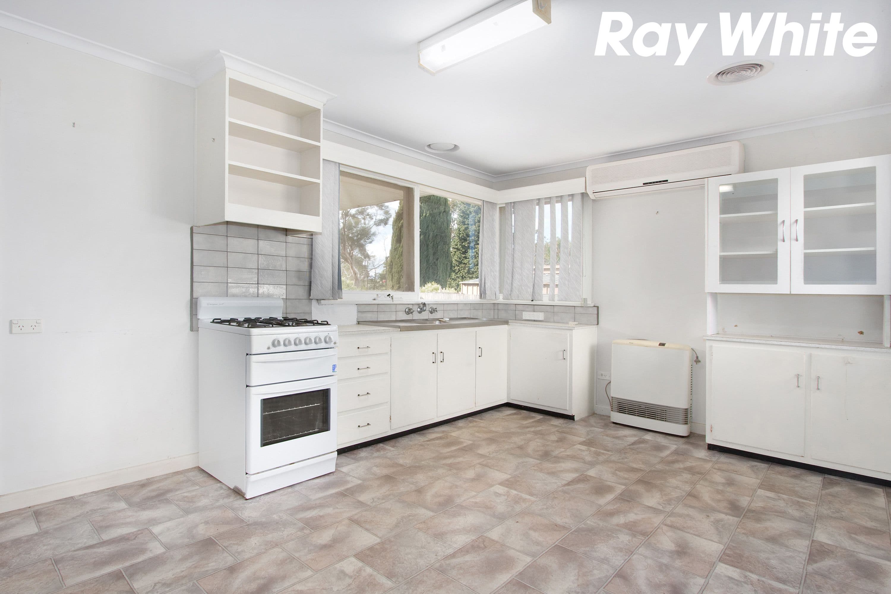 34 Henty Street, Pakenham VIC 3810, Pakenham - Thumbnail 3