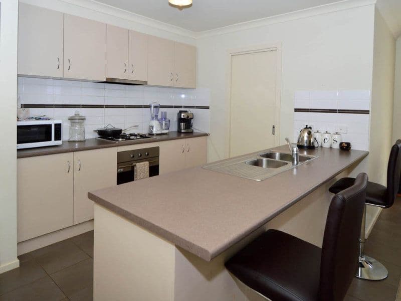 19 Wickett Street, SUNBURY VIC 3429, Sunbury - Thumbnail 2
