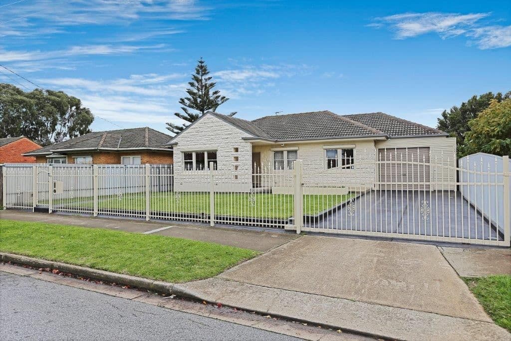 12 Strathbogie Avenue, FINDON SA 5023, Findon - Thumbnail 2